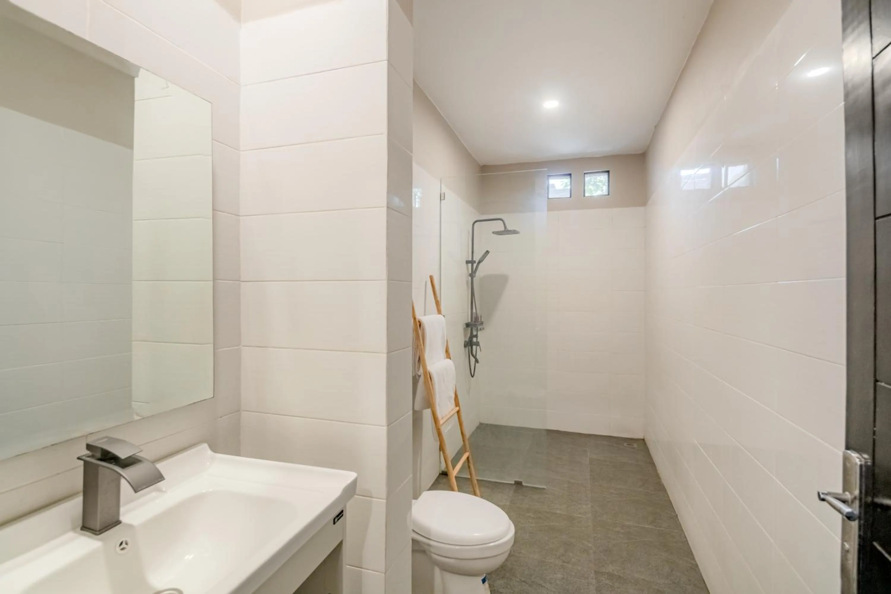 Shower in Villa Kisaraa - Kerobokan x Seminyak x Canggu