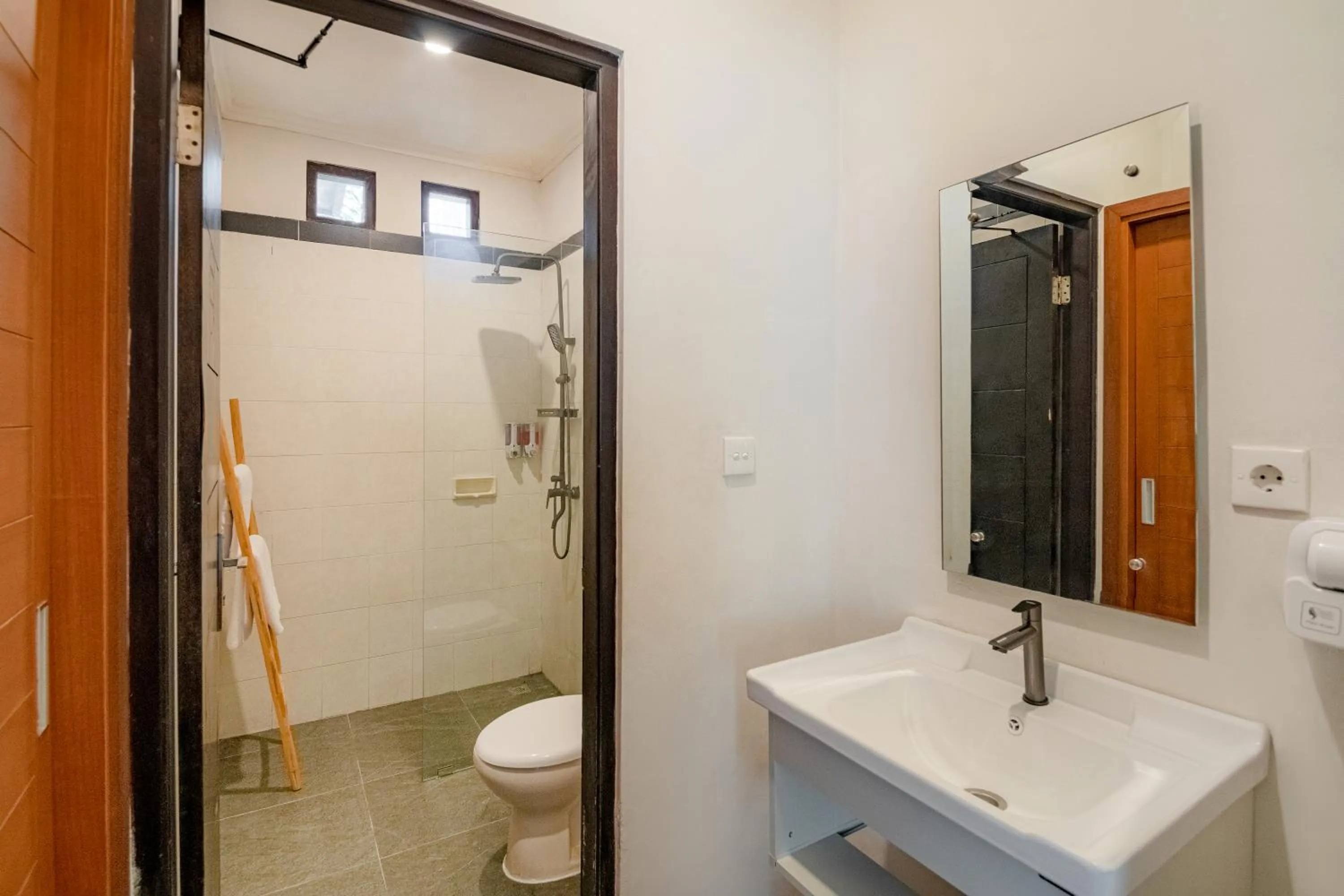 Shower in Villa Kisaraa - Kerobokan x Seminyak x Canggu