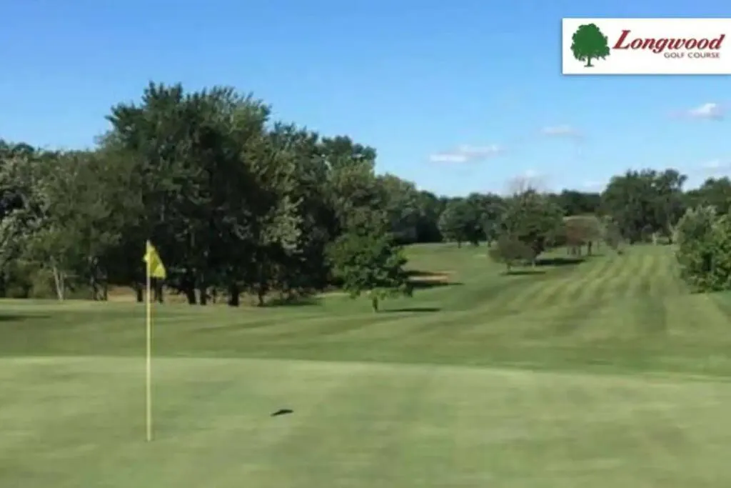 Bedroom with 3.5-Bathroom near Golf Course!