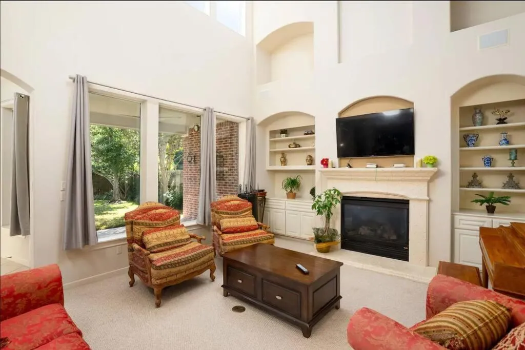 Living room in Bedroom with 3.5-Bathroom near Golf Course!