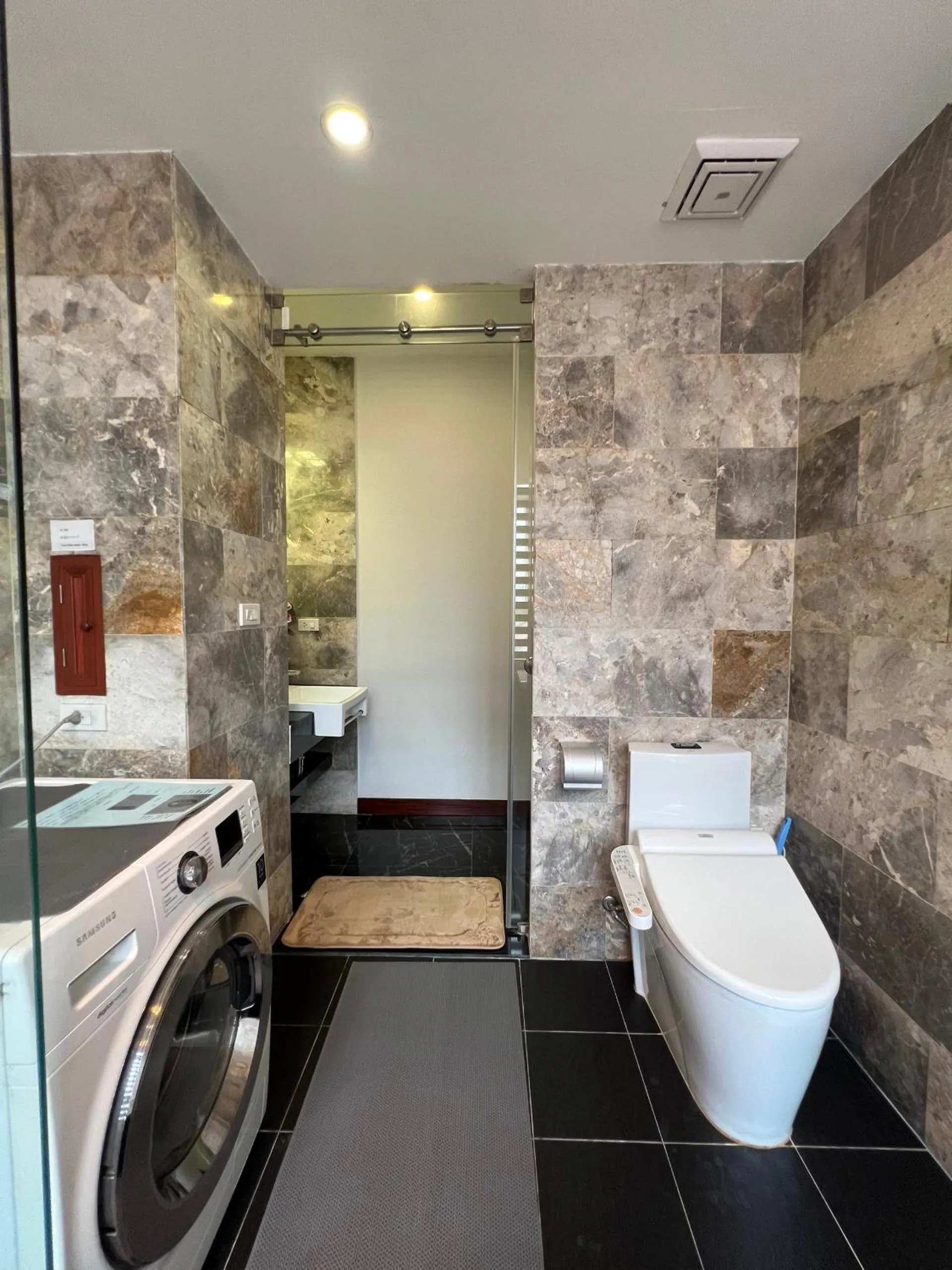 Toilet in NINE HOUSING 535 Kim Ma