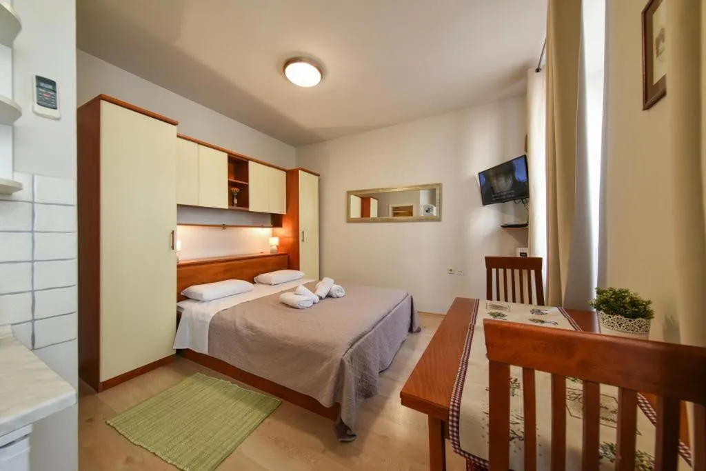 Bed in Apartment Zaratino
