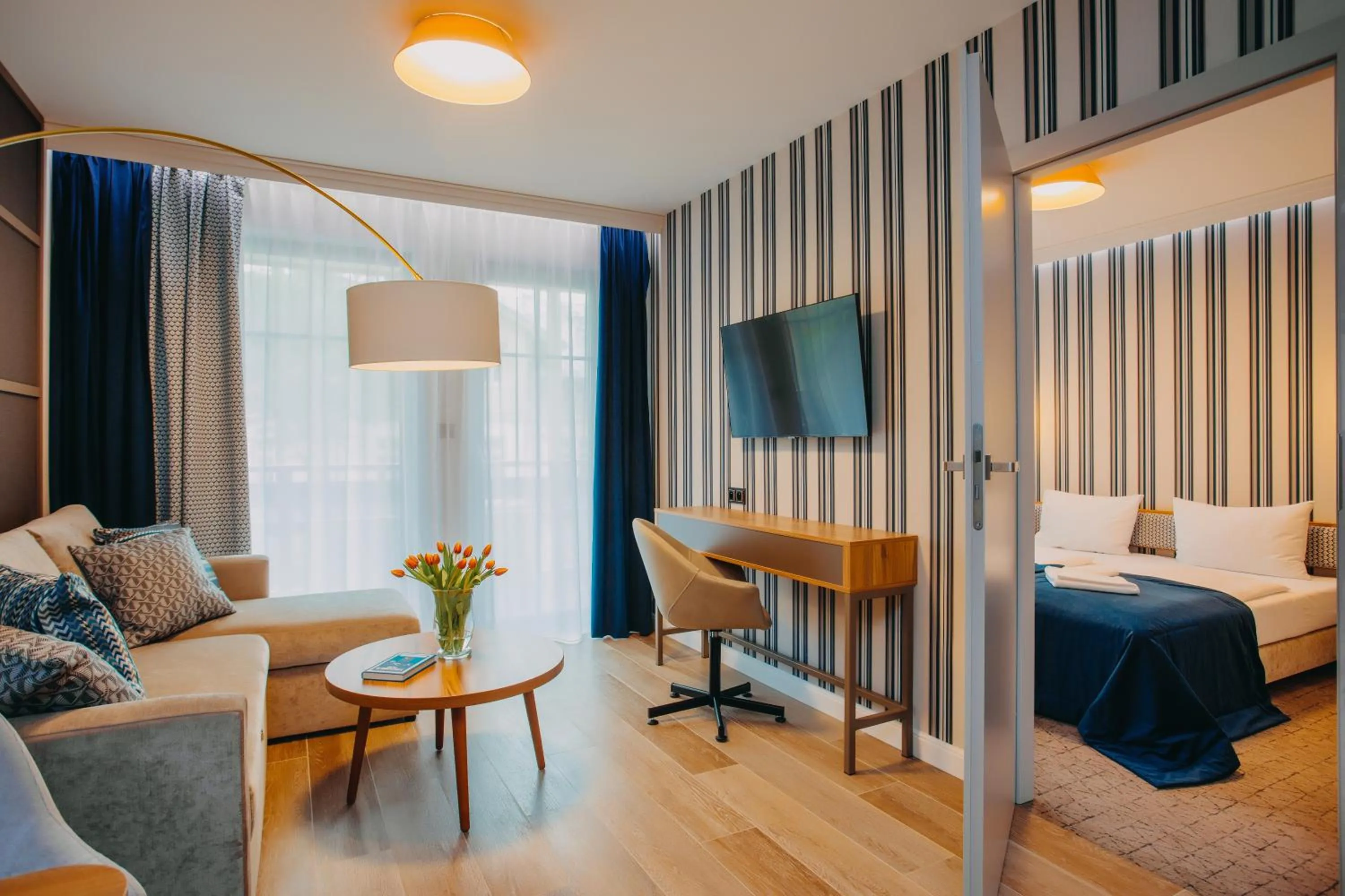 Photo of the whole room, Bed in Platinum Adults