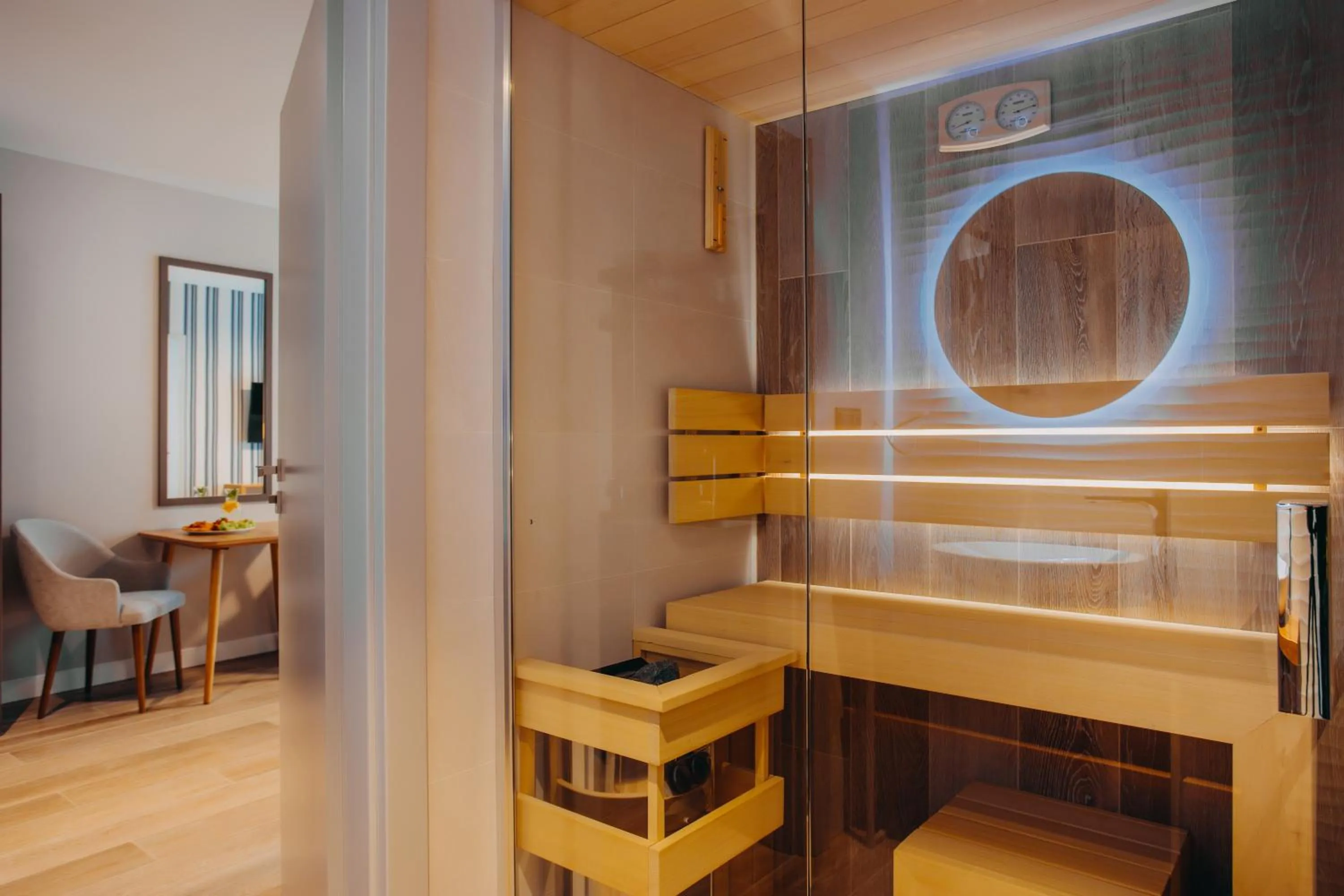 Photo of the whole room in Platinum Adults