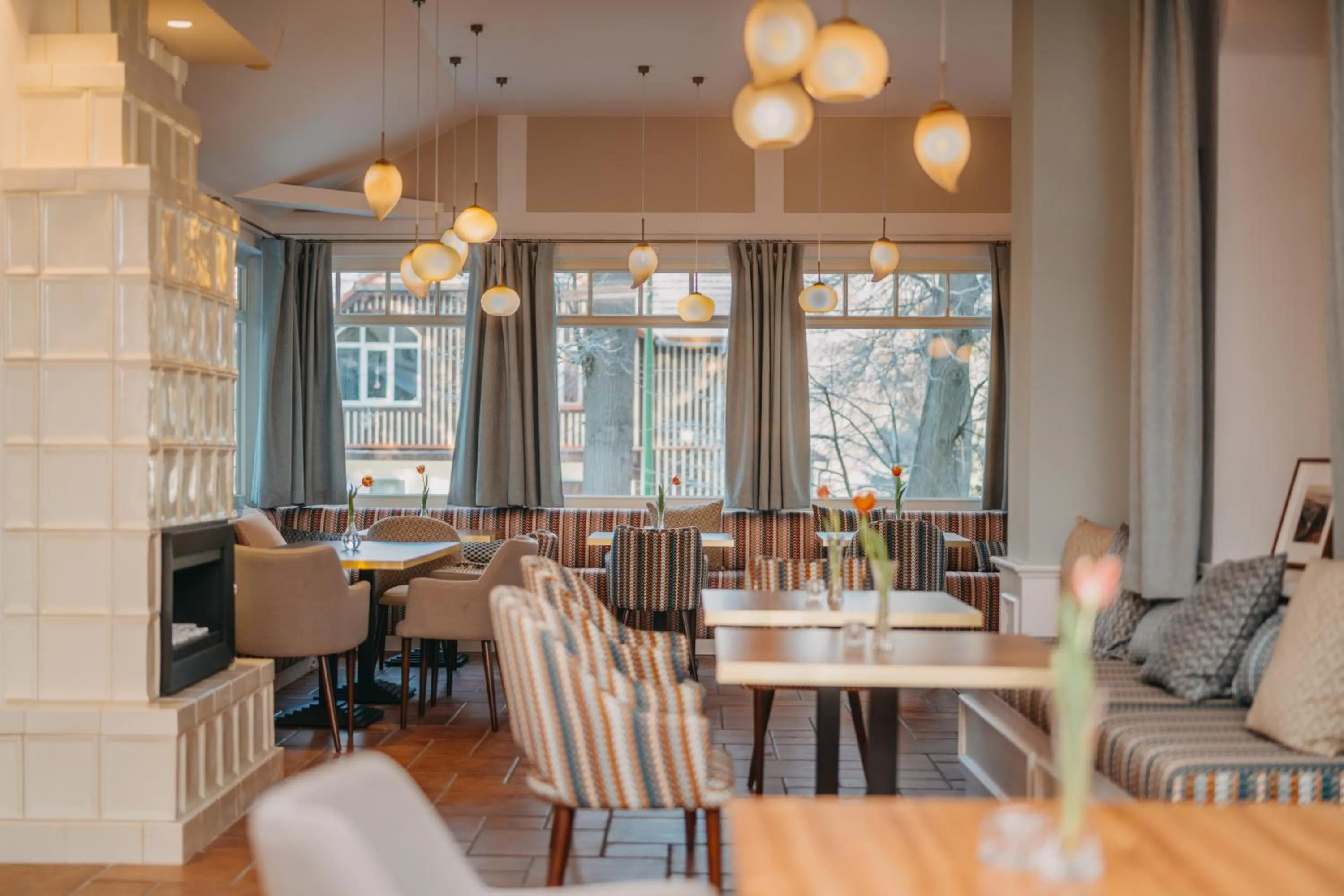 Restaurant/places to eat in Platinum Adults