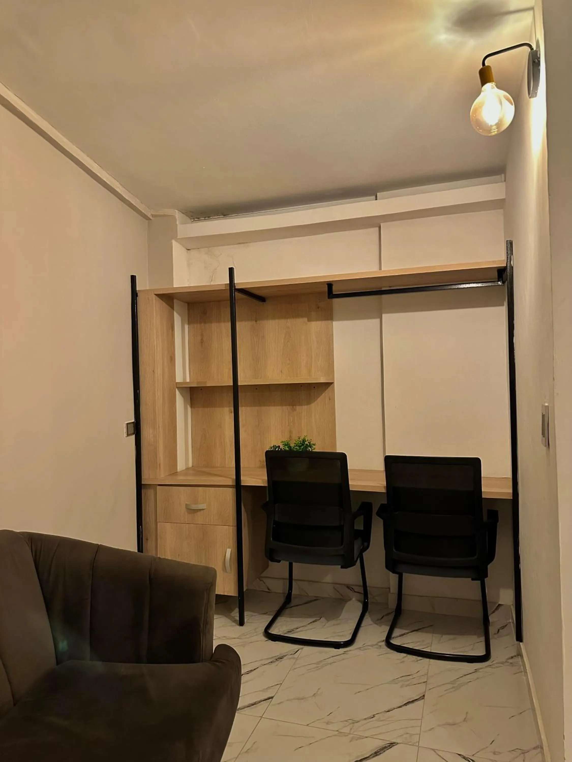 wardrobe in HOTEL BALI AT POBLADO