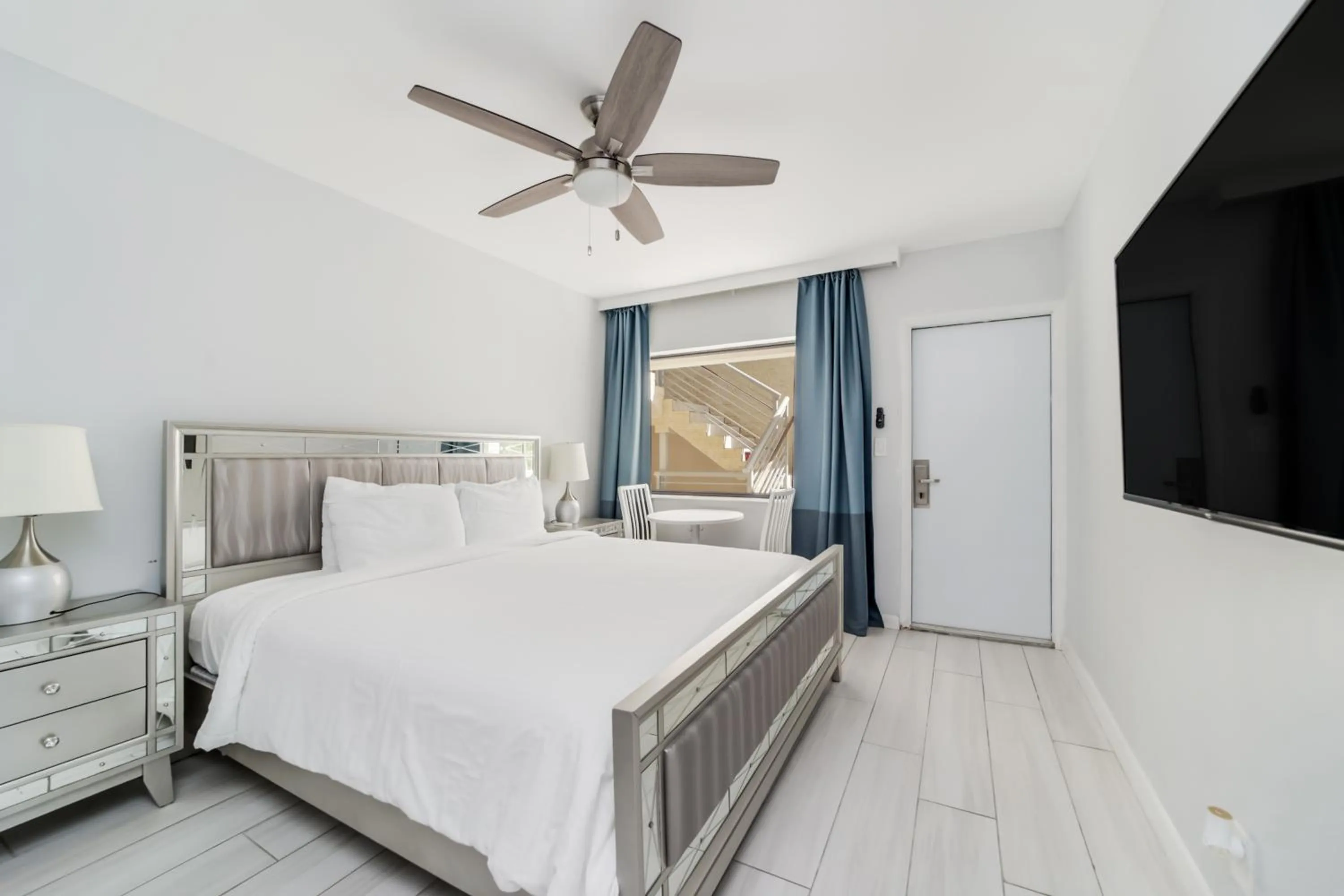 Bed in Deco Boutique Hotel