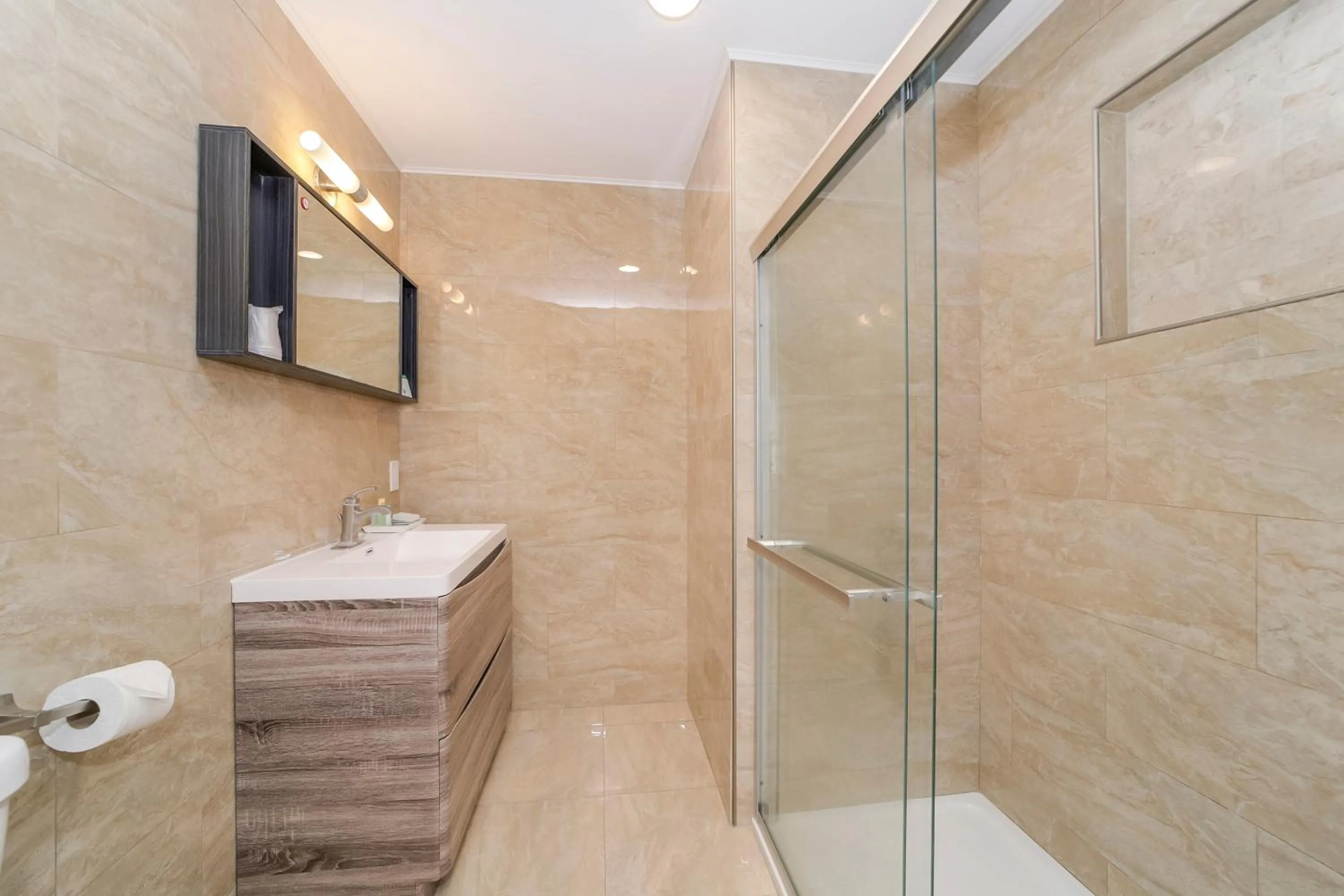 Shower in Deco Boutique Hotel