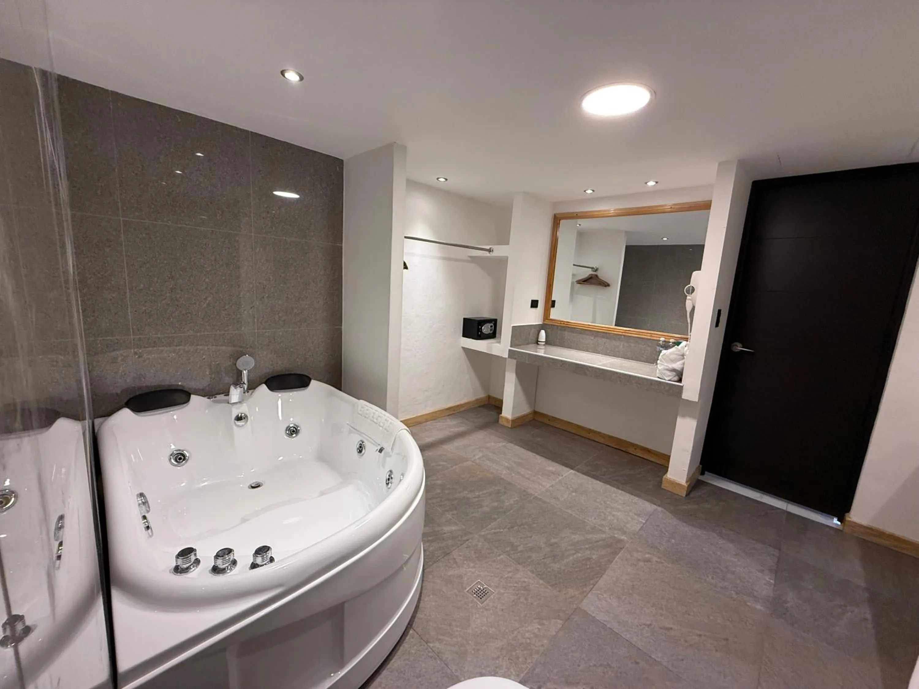 Bathroom in HOTEL TESORO BEACH