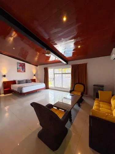 HOTEL TESORO BEACH