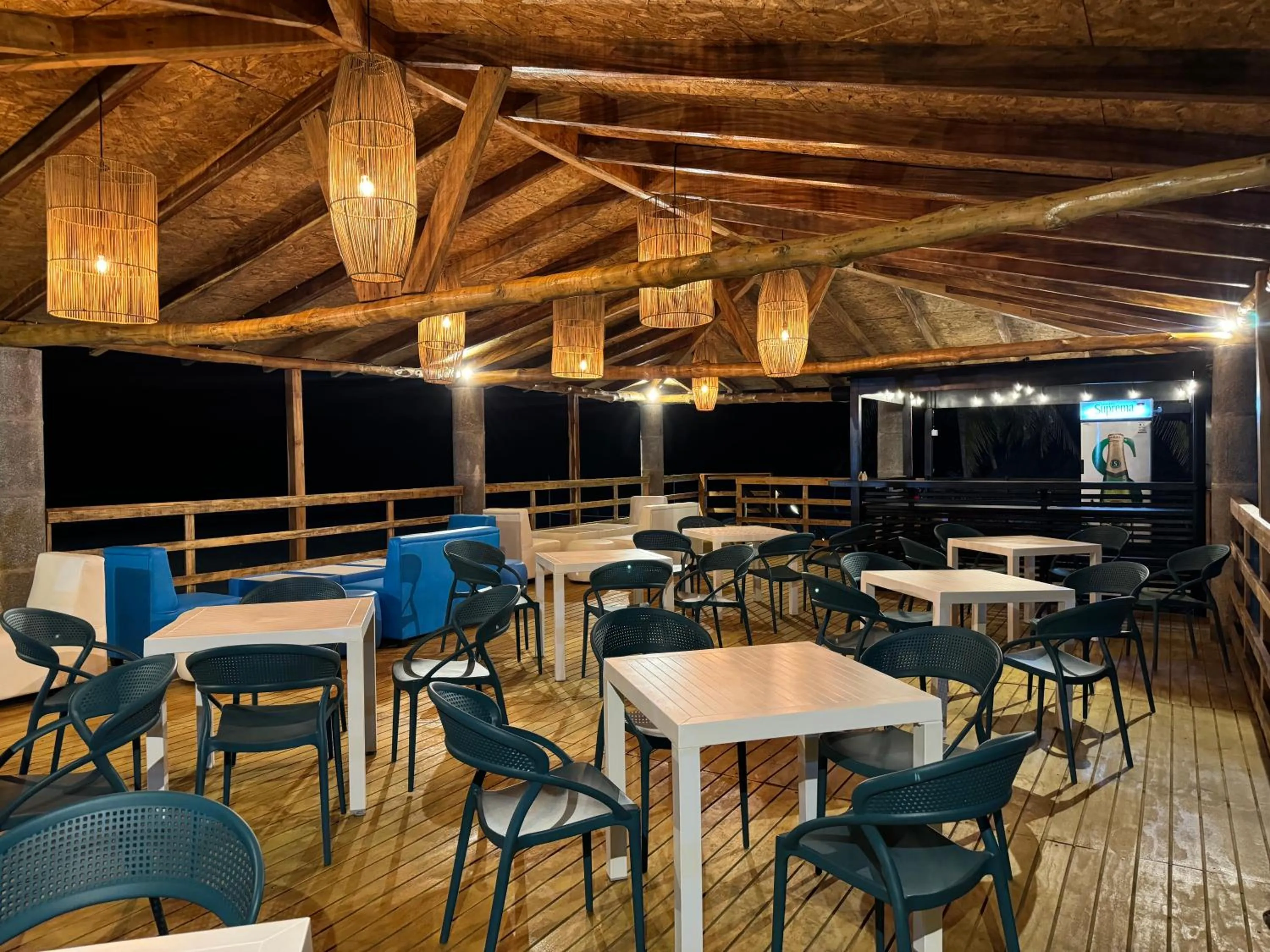 Restaurant/places to eat in HOTEL TESORO BEACH