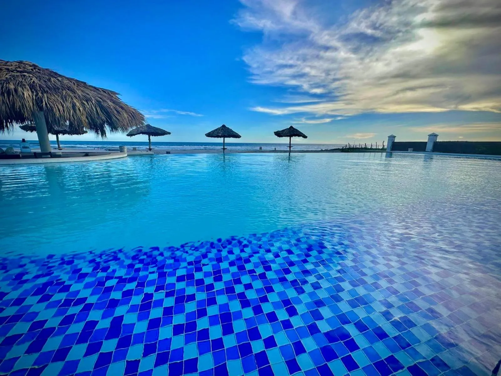Pool view in HOTEL TESORO BEACH