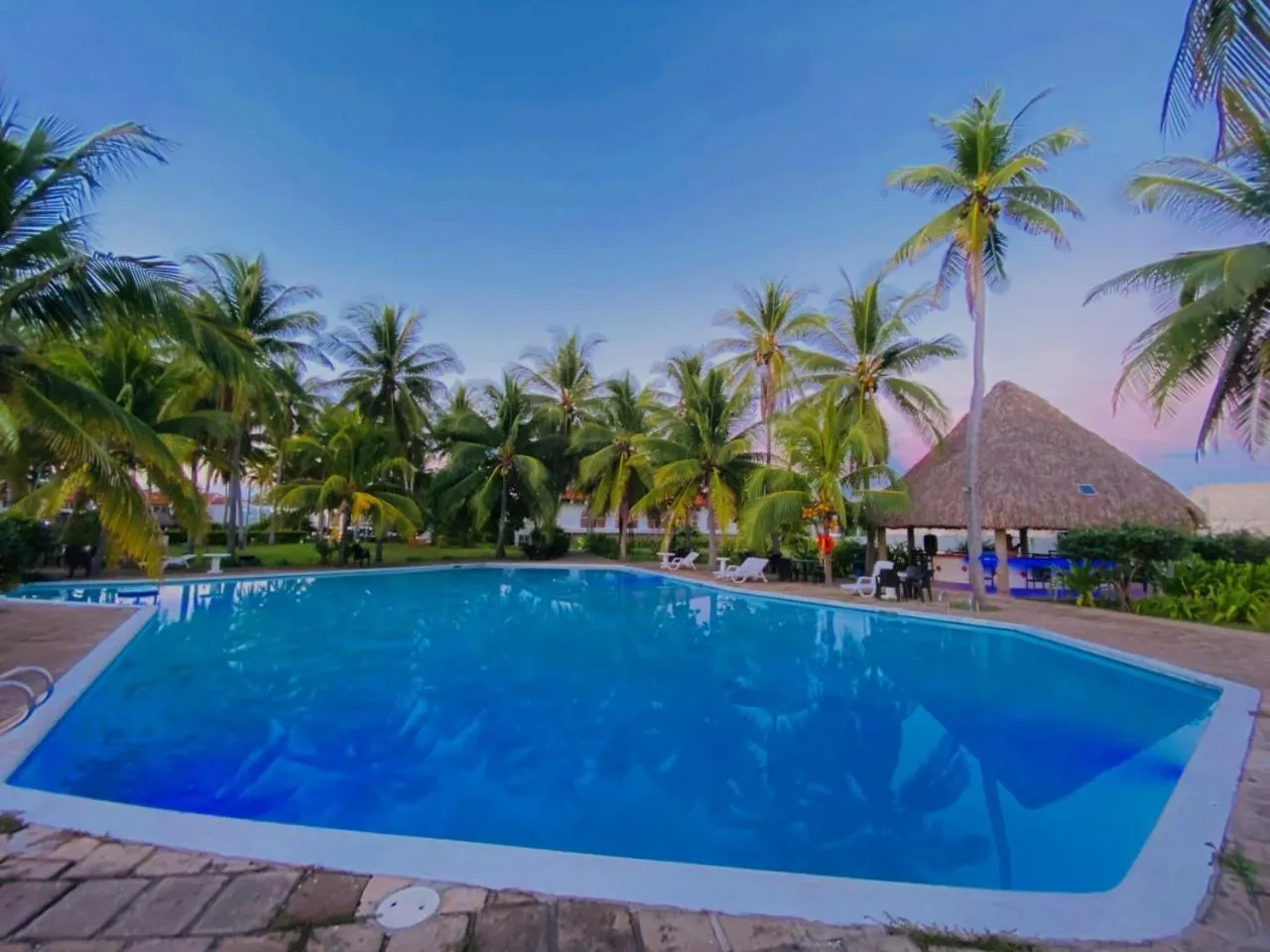 Swimming pool in HOTEL TESORO BEACH