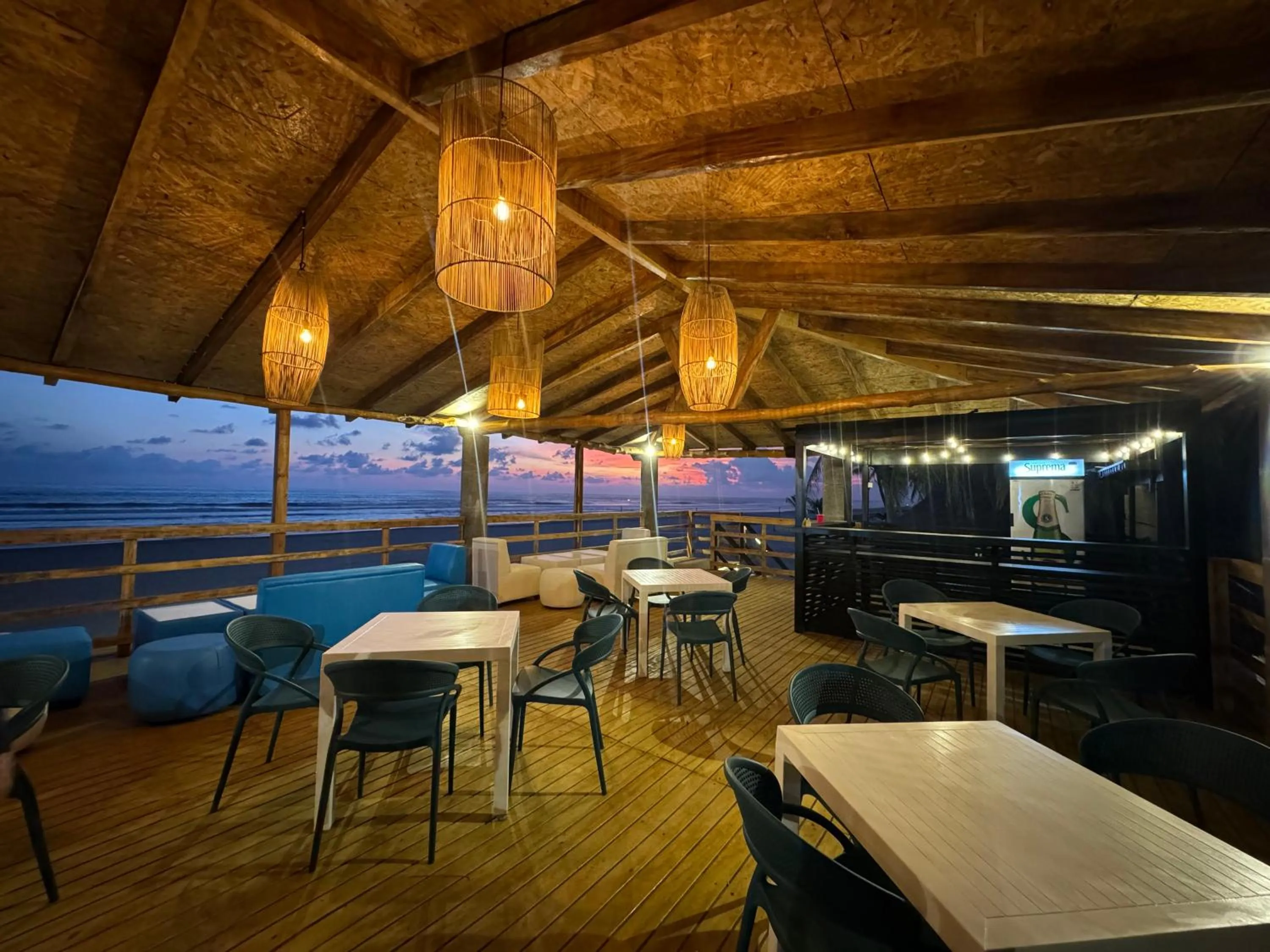 Restaurant/places to eat in HOTEL TESORO BEACH