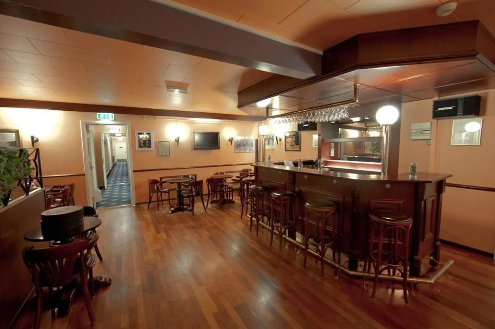 Lounge or bar in Hotel Kulusuk