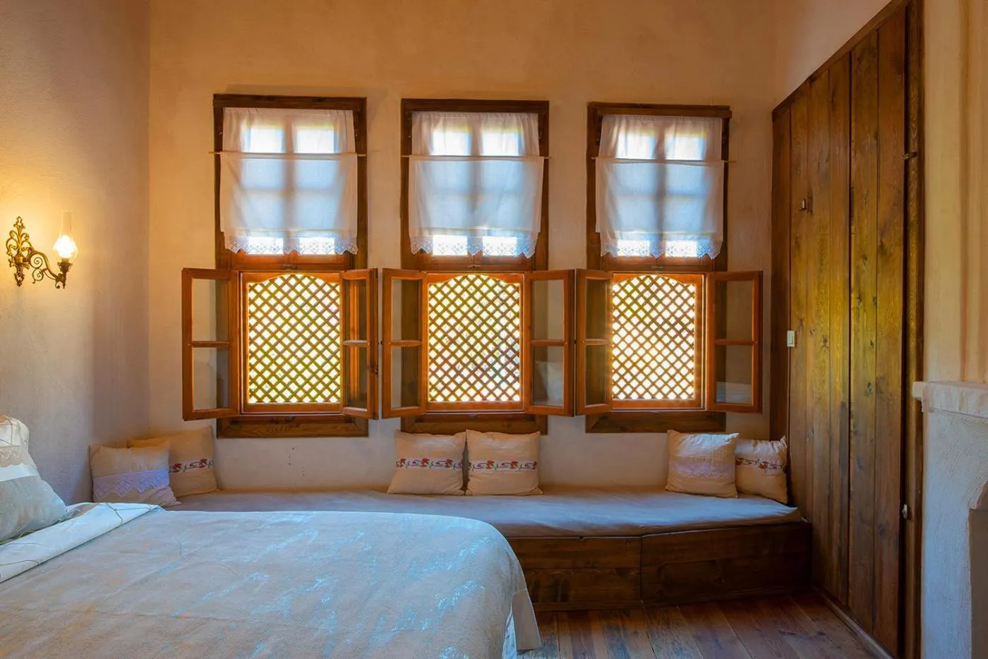 Bed in Meymune Valide Konağı