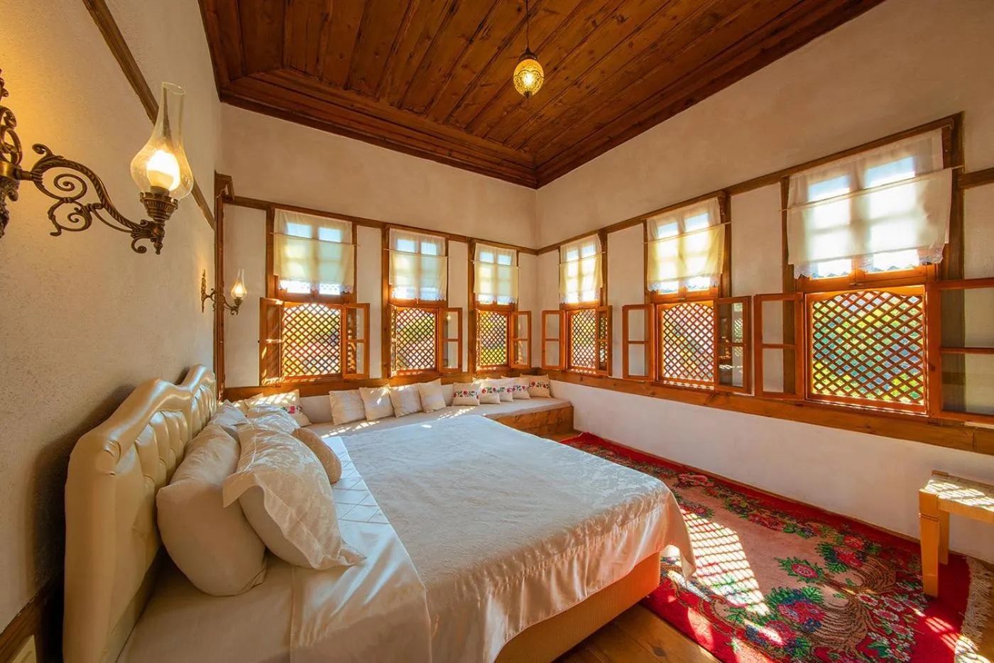 Bed in Meymune Valide Konağı