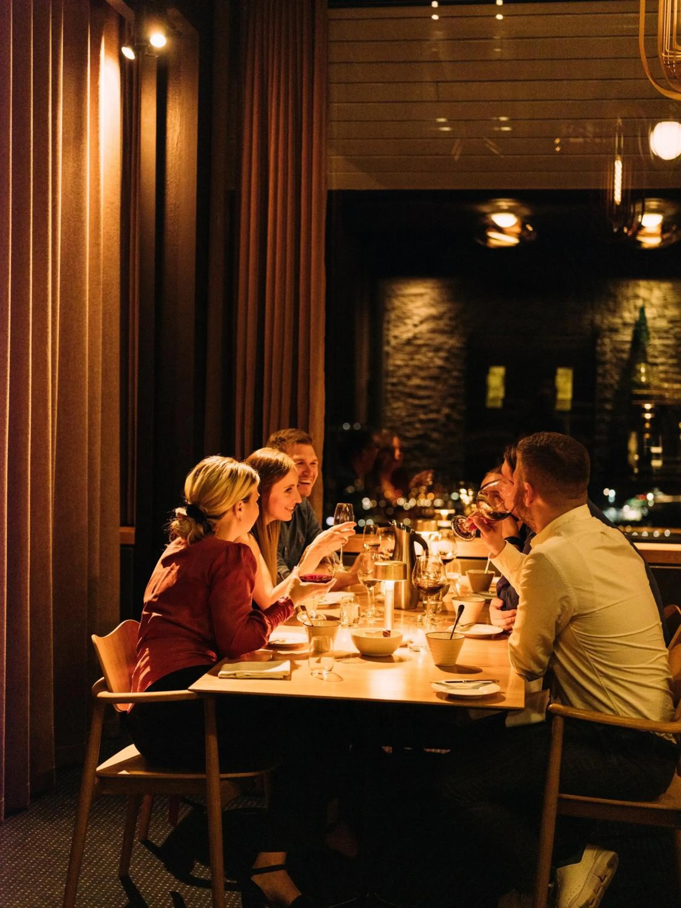 Restaurant/places to eat in Hotel Føroyar