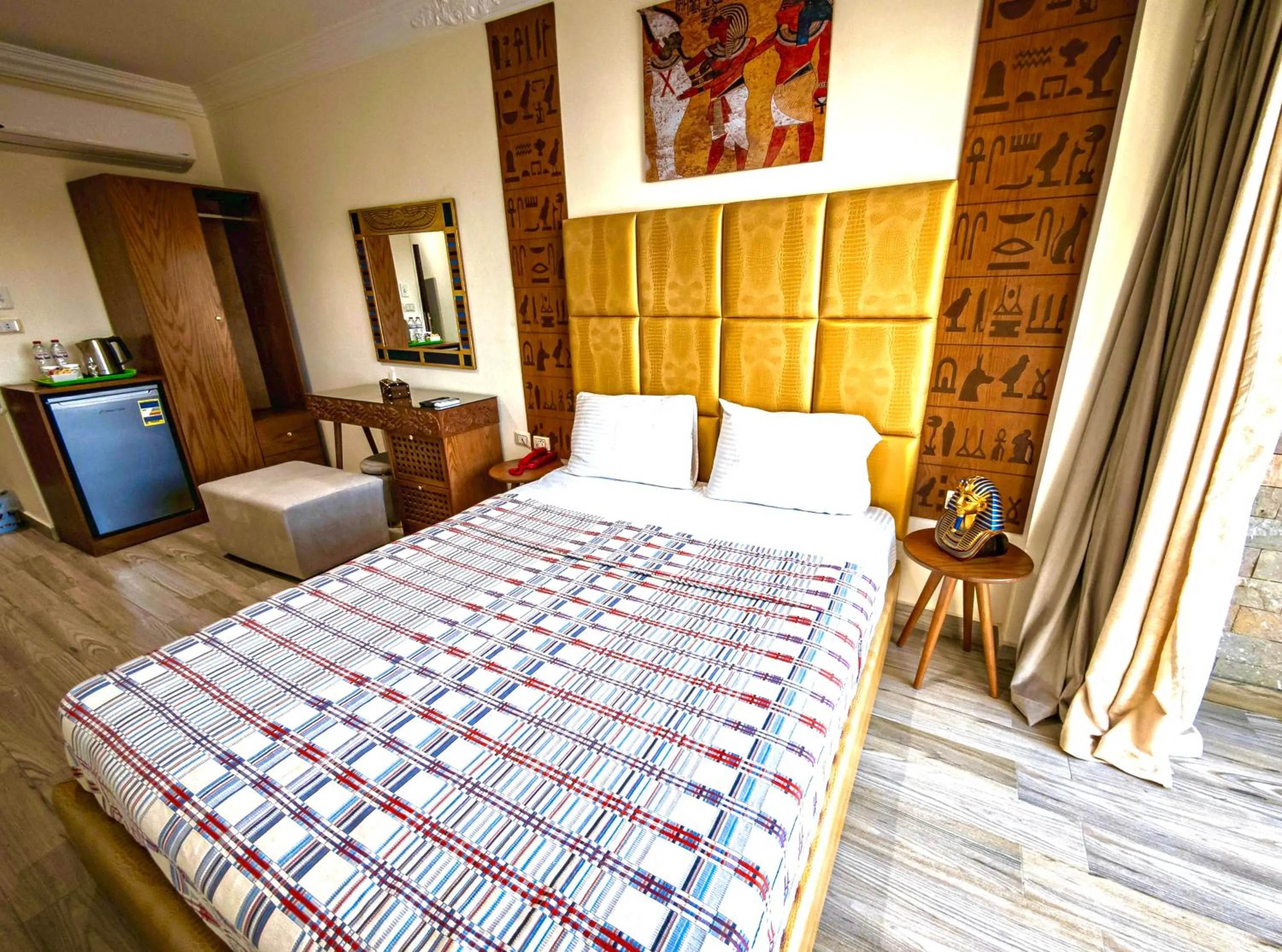 Photo of the whole room in Sphinx Golden Gate Pyramids