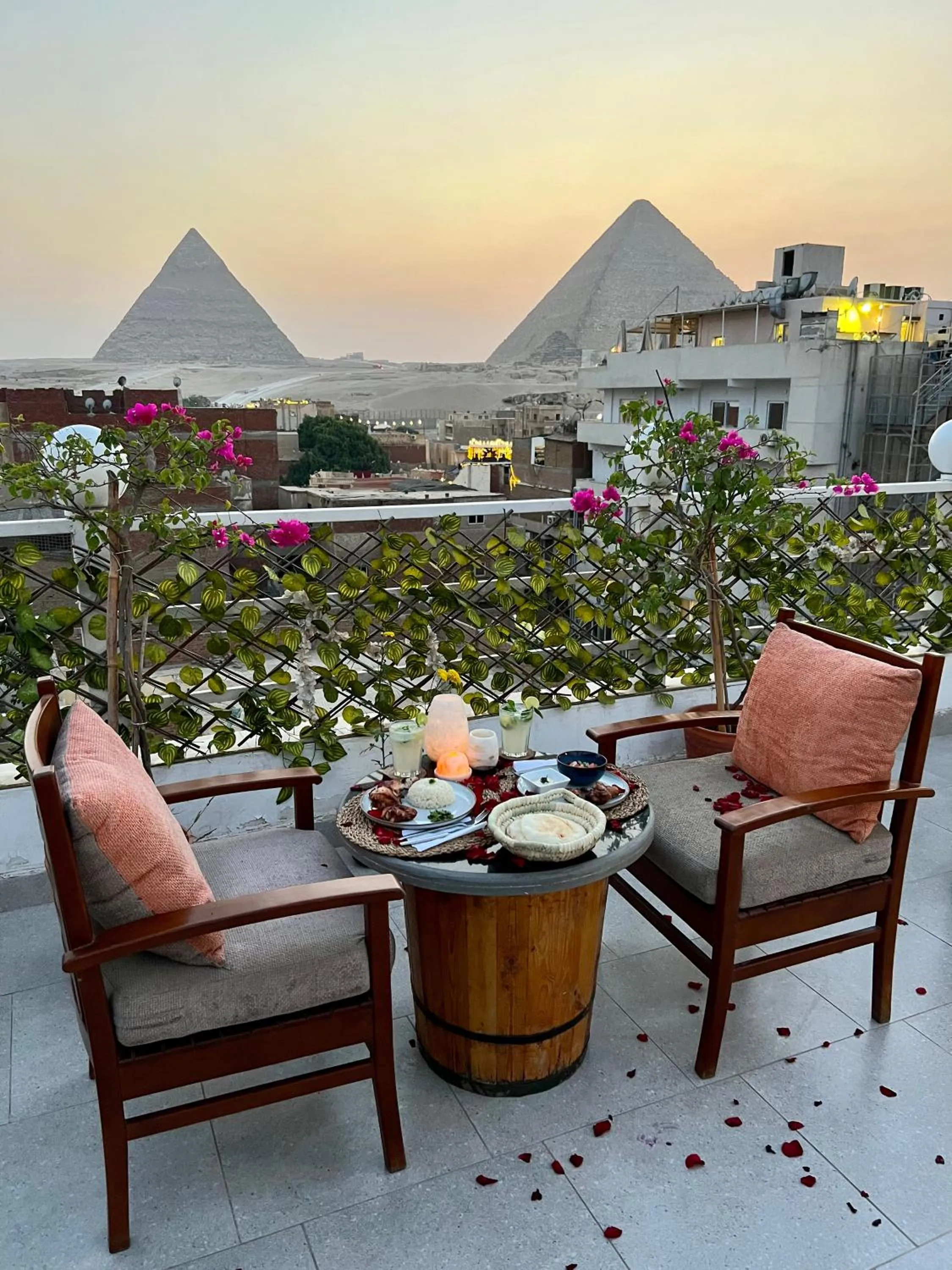 Restaurant/places to eat in Sphinx Golden Gate Pyramids