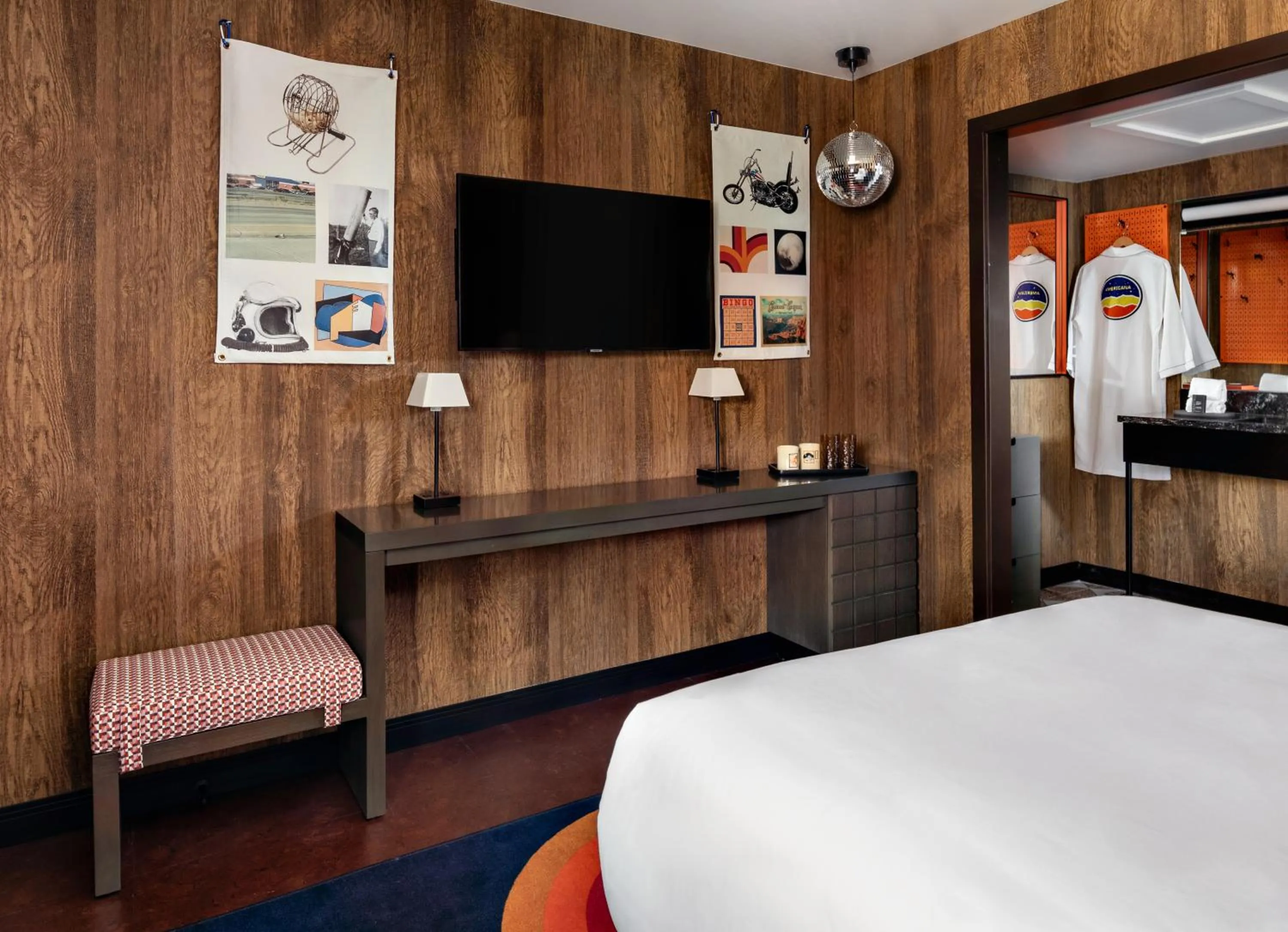 Bed in Americana Motor Hotel