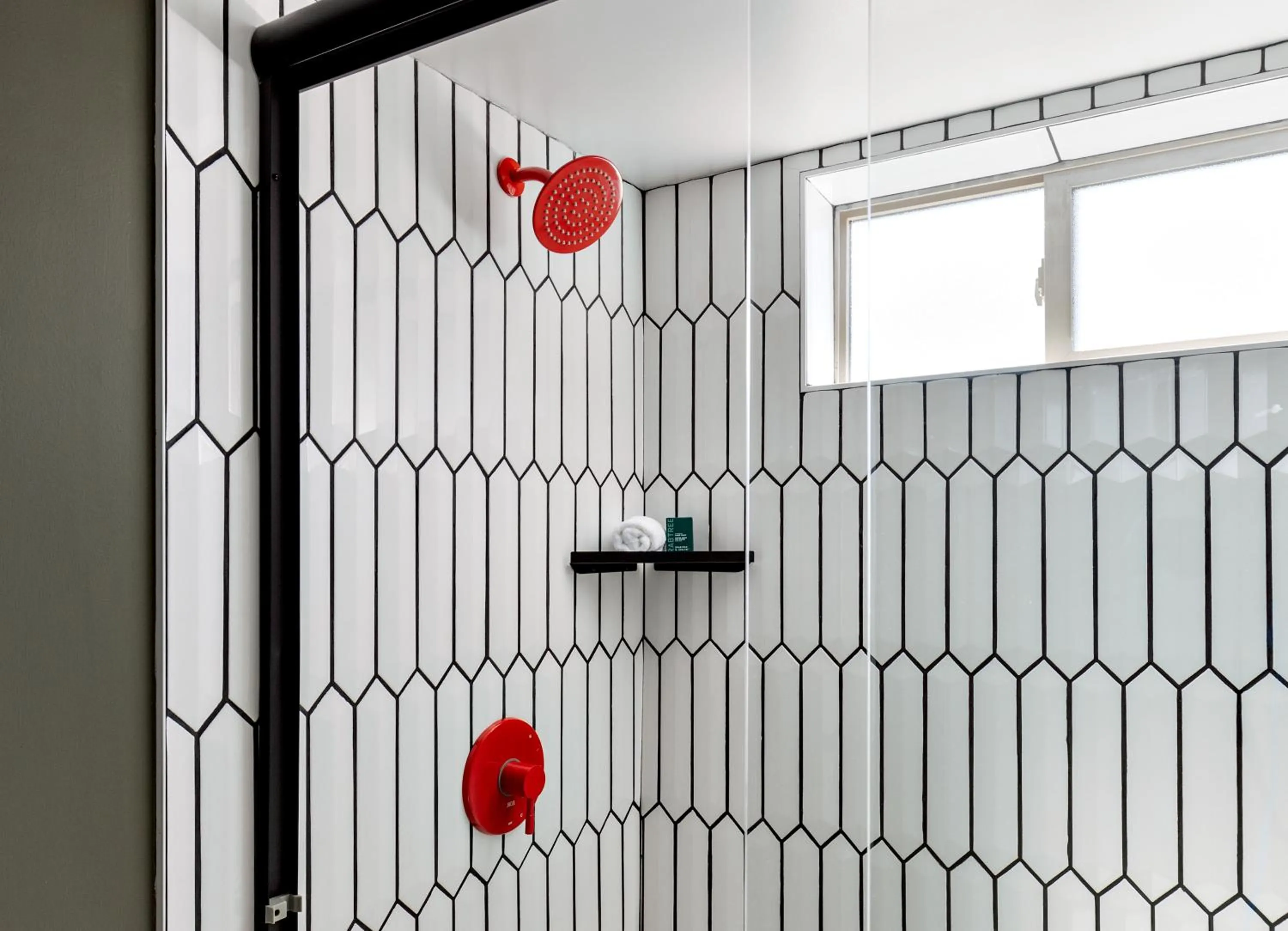 Shower in Americana Motor Hotel