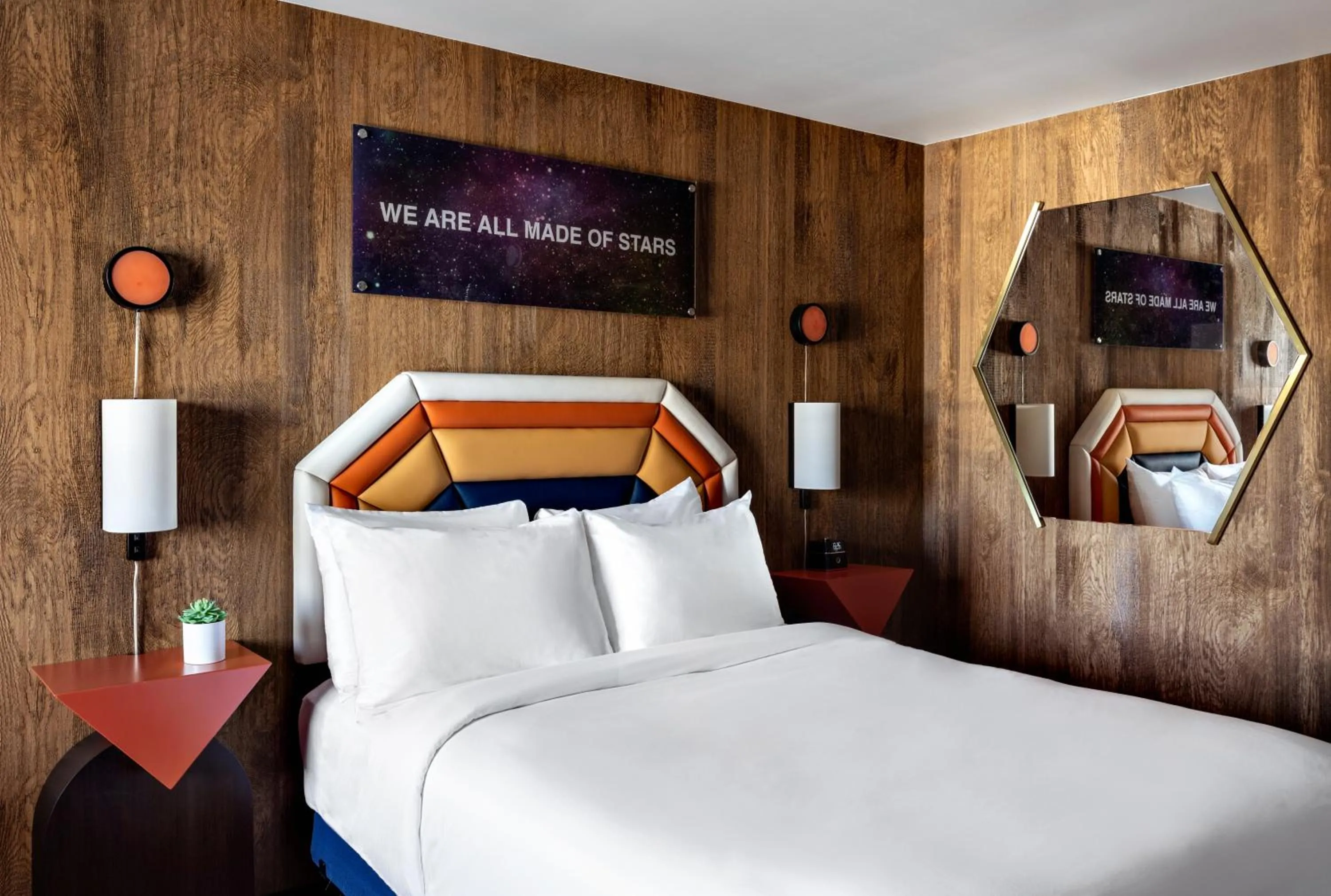 Bed in Americana Motor Hotel