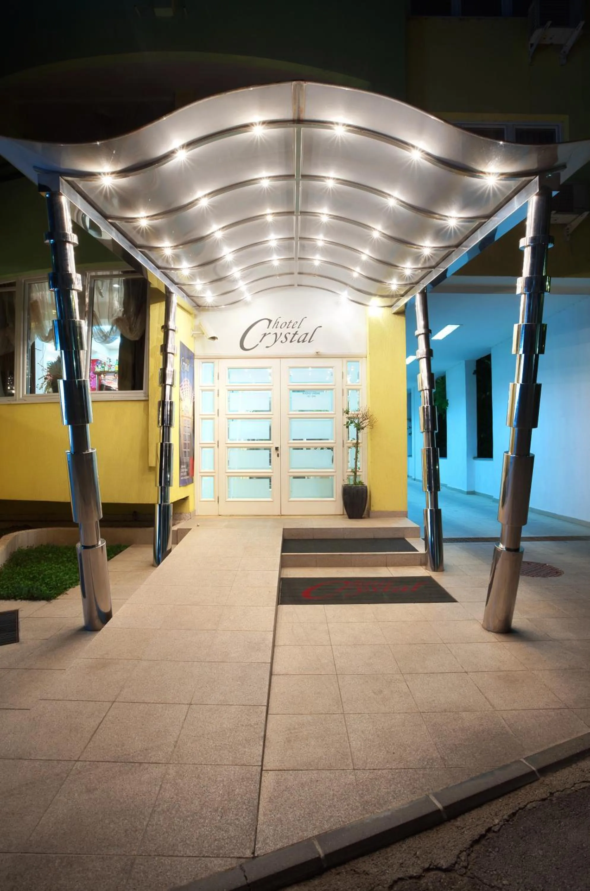 Facade/entrance in Garni Hotel Crystal