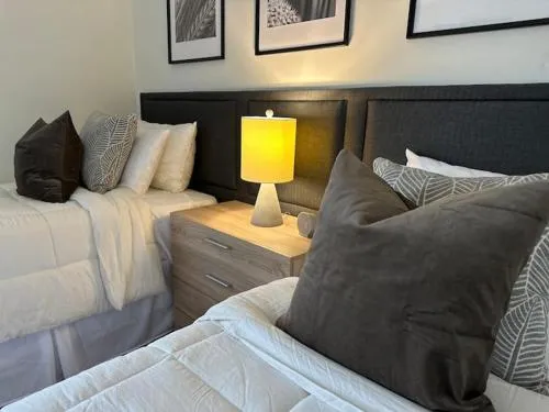 Vine City Home - Duplex - 3 Mins From GWCC & Mercedes- Benz Stadium