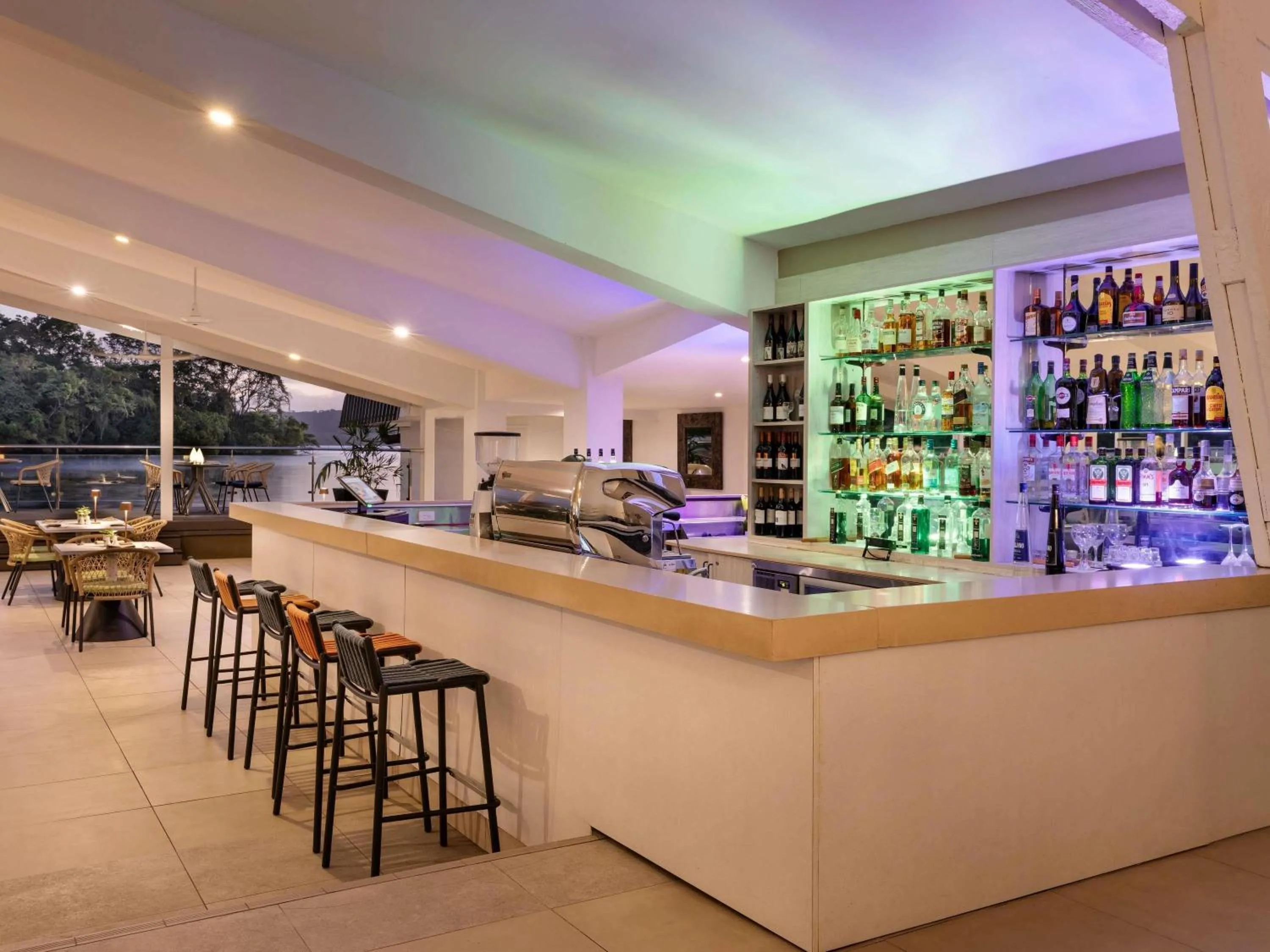 Restaurant/places to eat in Novotel Suva Lami Bay