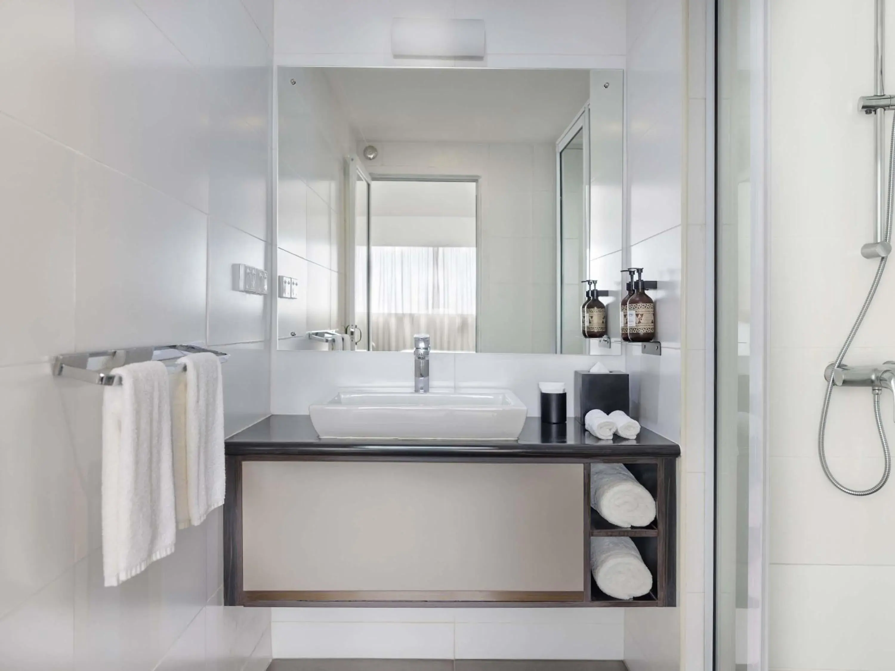 Deluxe King Room Ocean Front in Novotel Suva Lami Bay Deluxe King Room Ocean Front in Novotel Suva Lami Bay