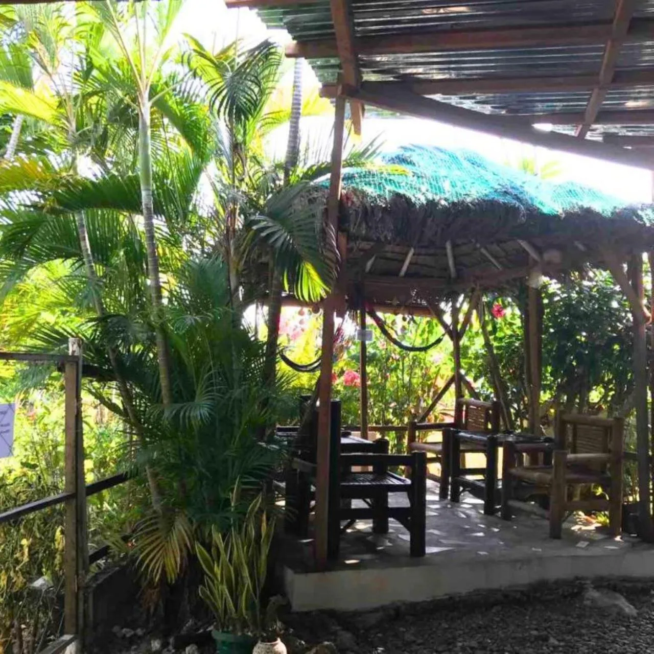 Seating area in Gerty's Tourist Inn powered by Cocotel