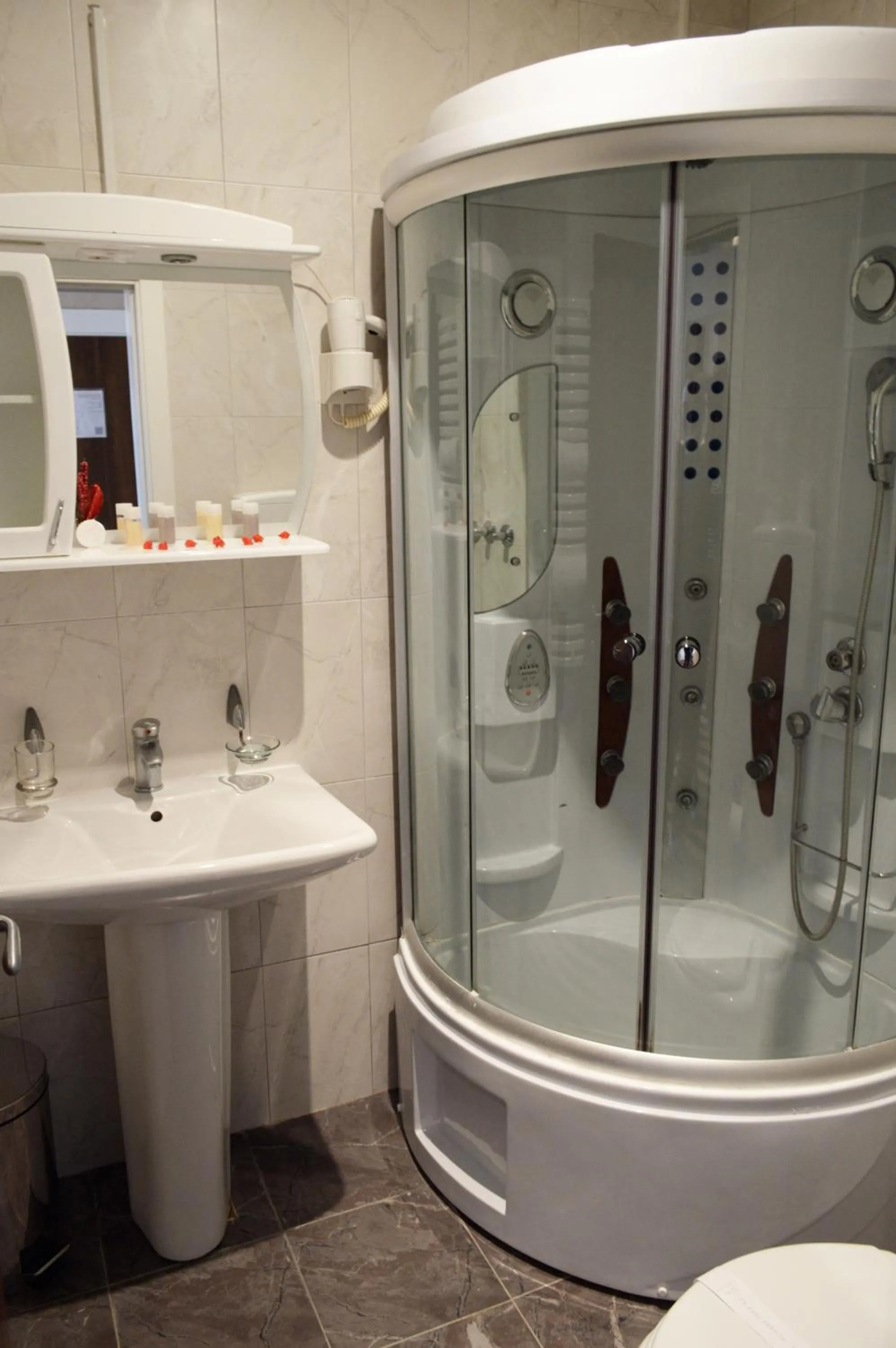 Shower in Balkan Hotel Garni