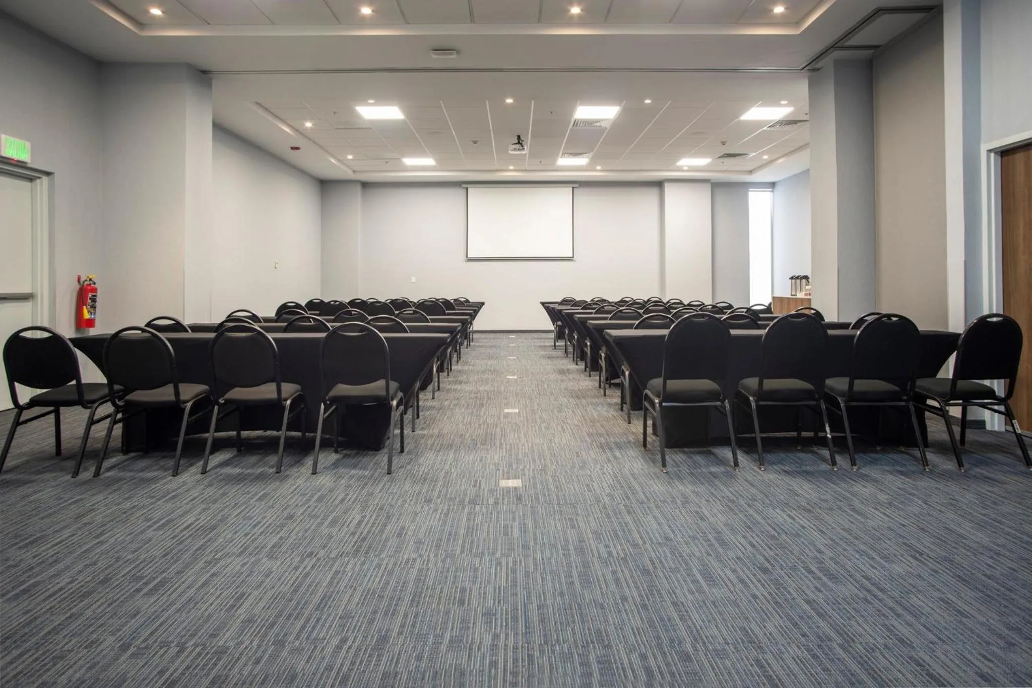 Meeting/conference room in Holiday Inn Express Guadalajara Iteso by IHG