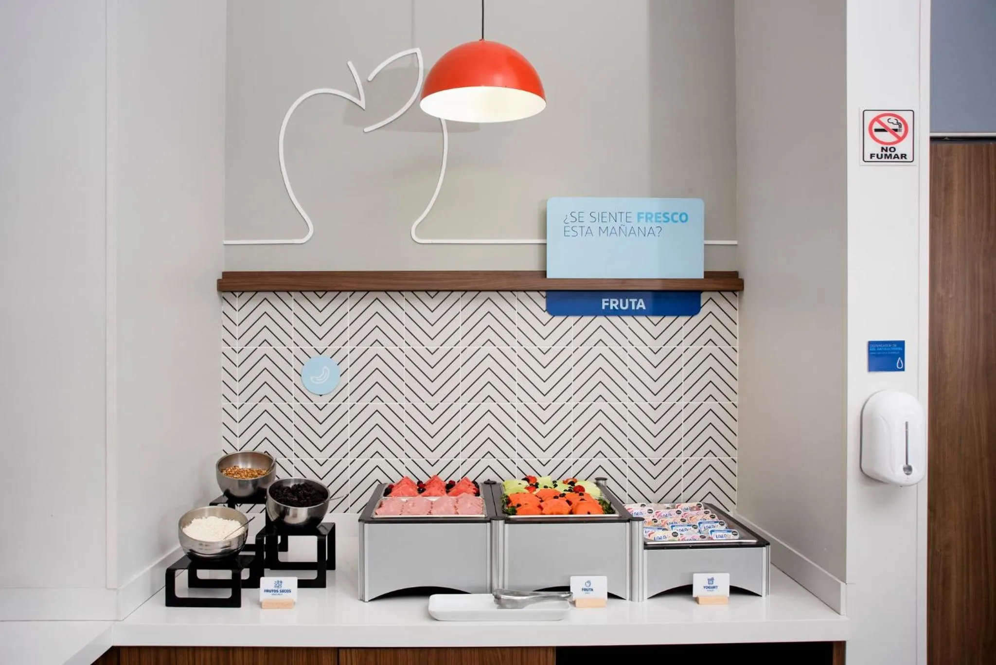 Restaurant/places to eat in Holiday Inn Express Guadalajara Iteso by IHG