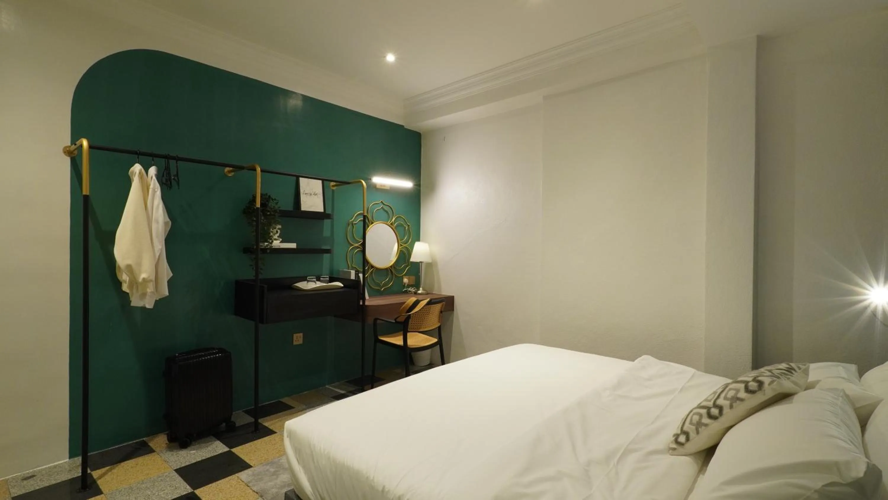 Photo of the whole room, Bed in Kimberley Boutique Hotel