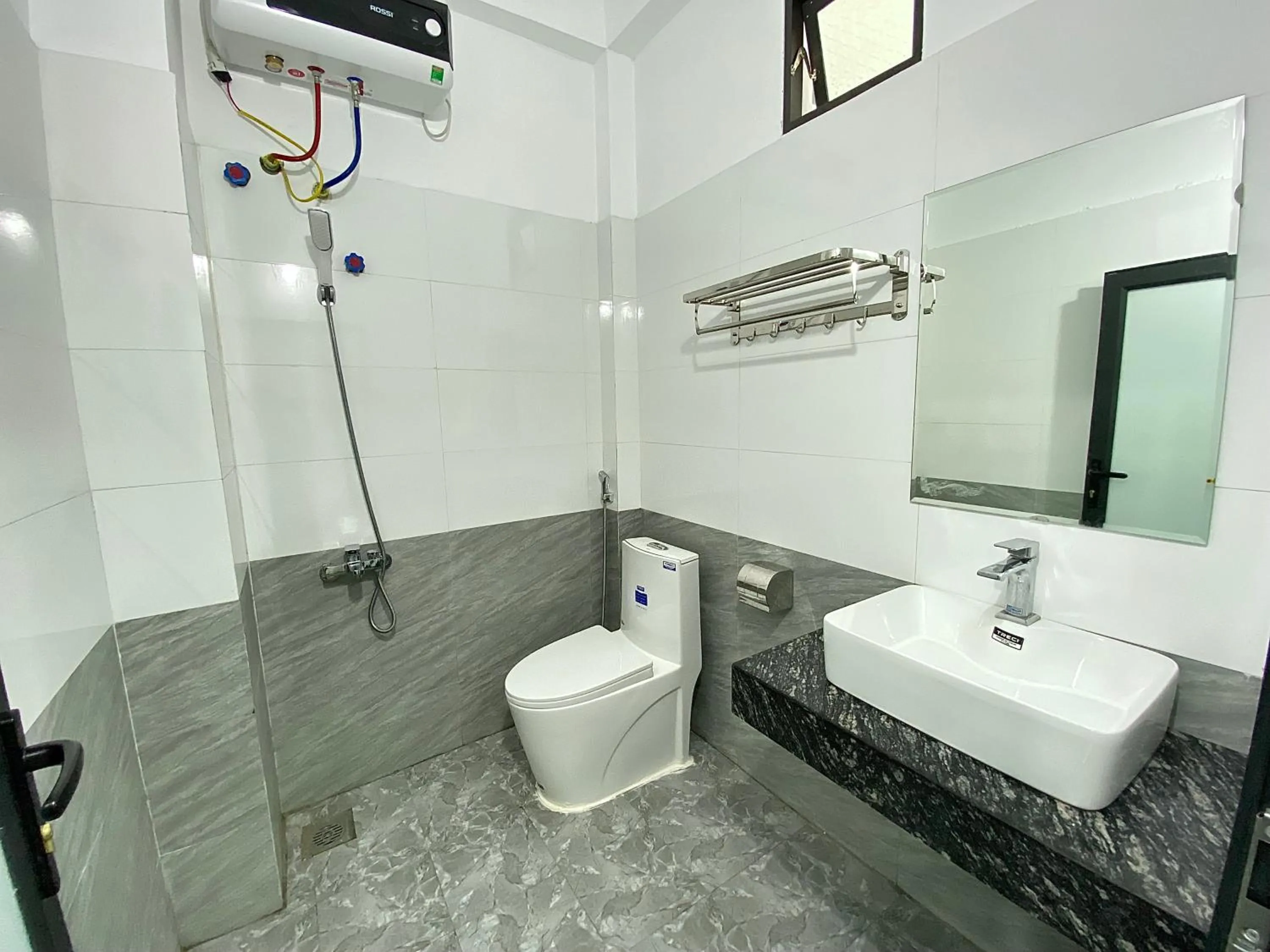 Toilet in An Thảo Ba Bể Hotel