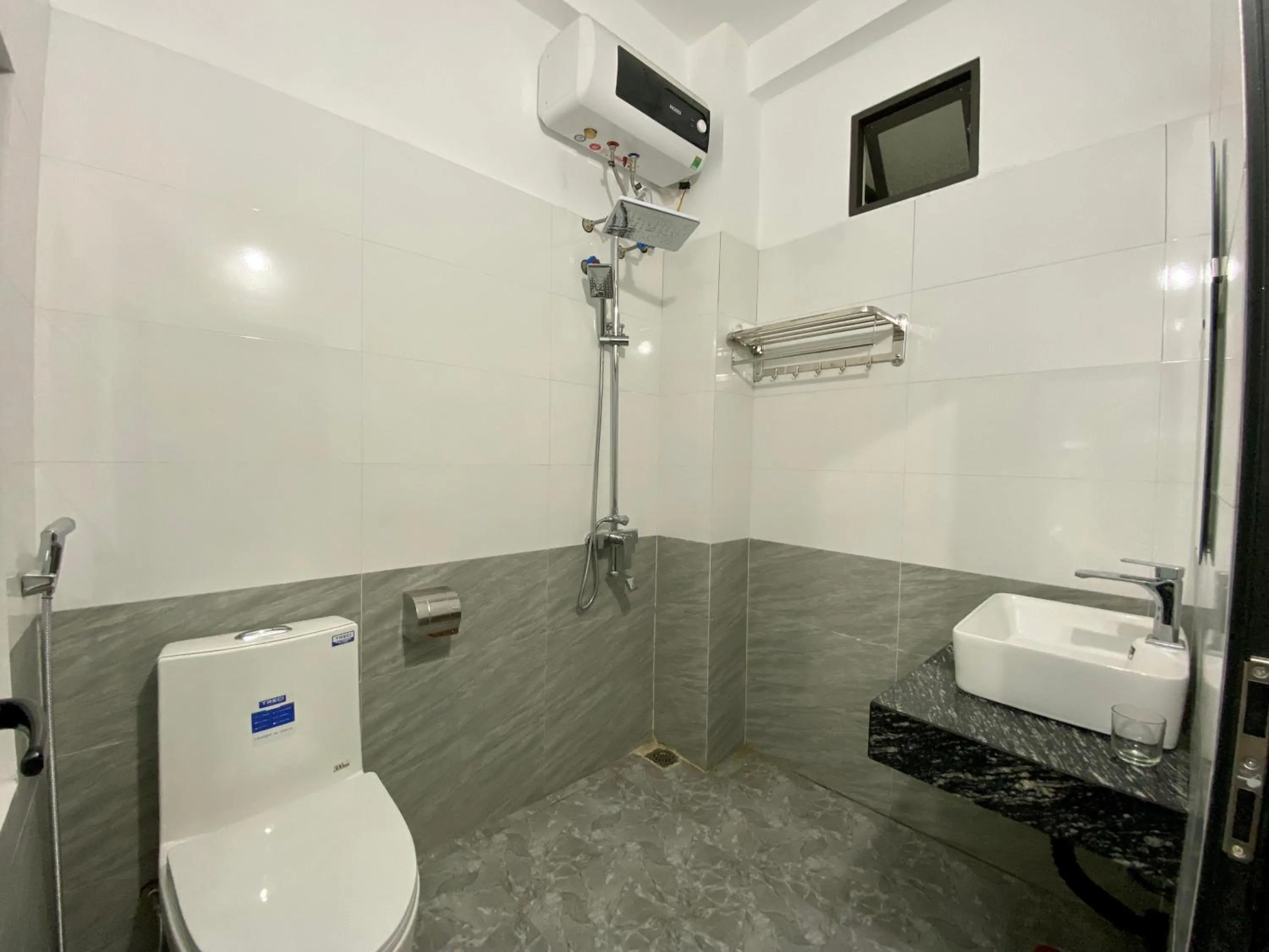 Toilet in An Thảo Ba Bể Hotel