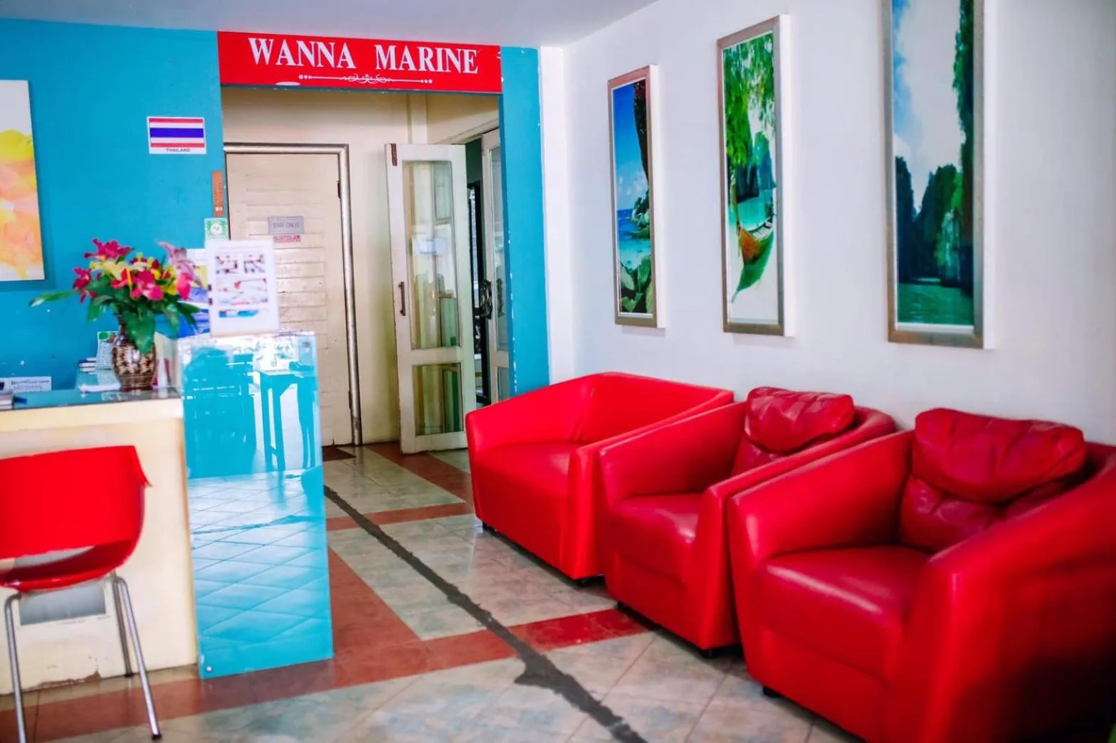 Seating area in Wanna Marine
