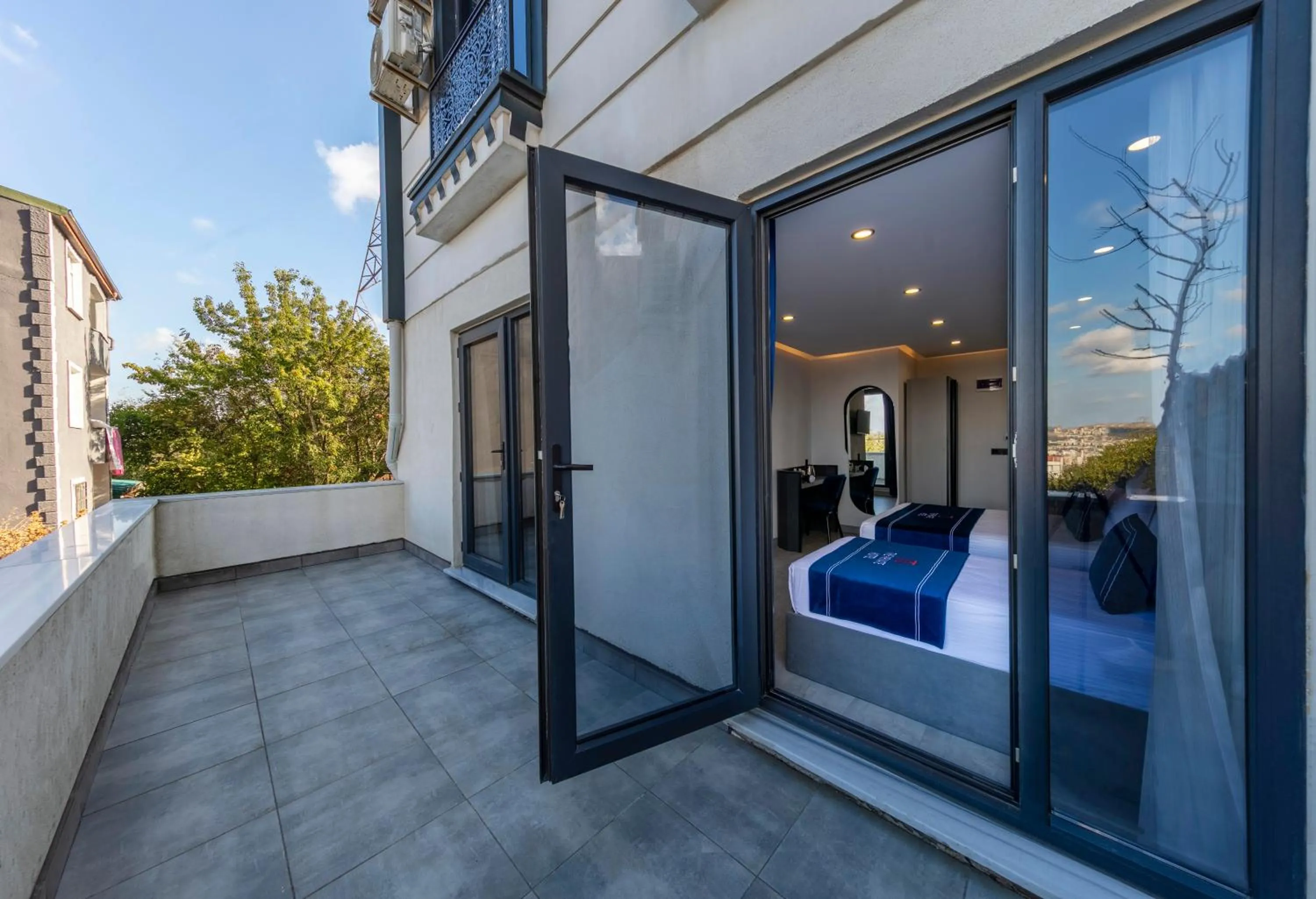 Balcony/Terrace, Bed in The Private Airport Hotel