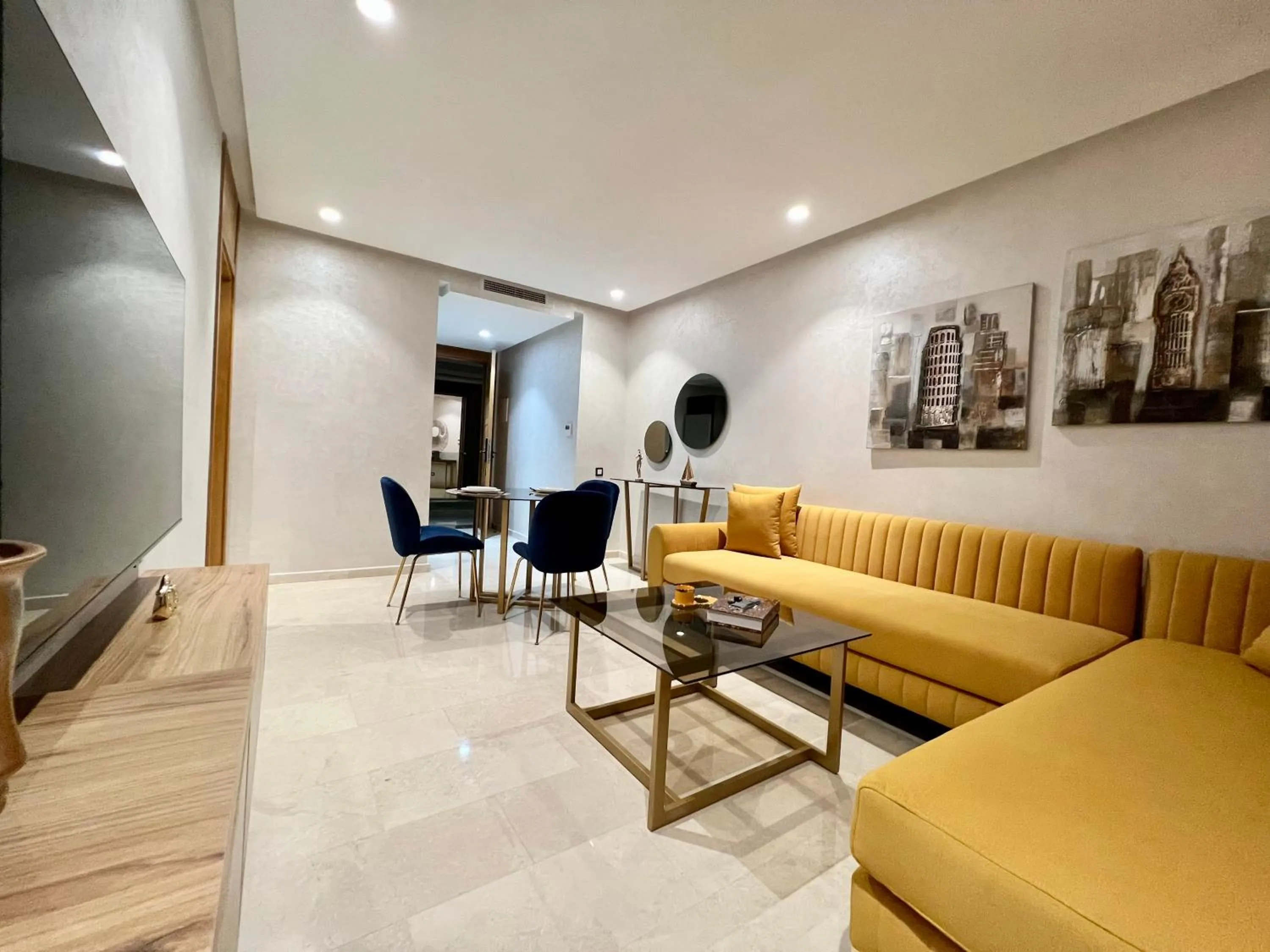 TV and multimedia in ZEN Suites Hotel Massira