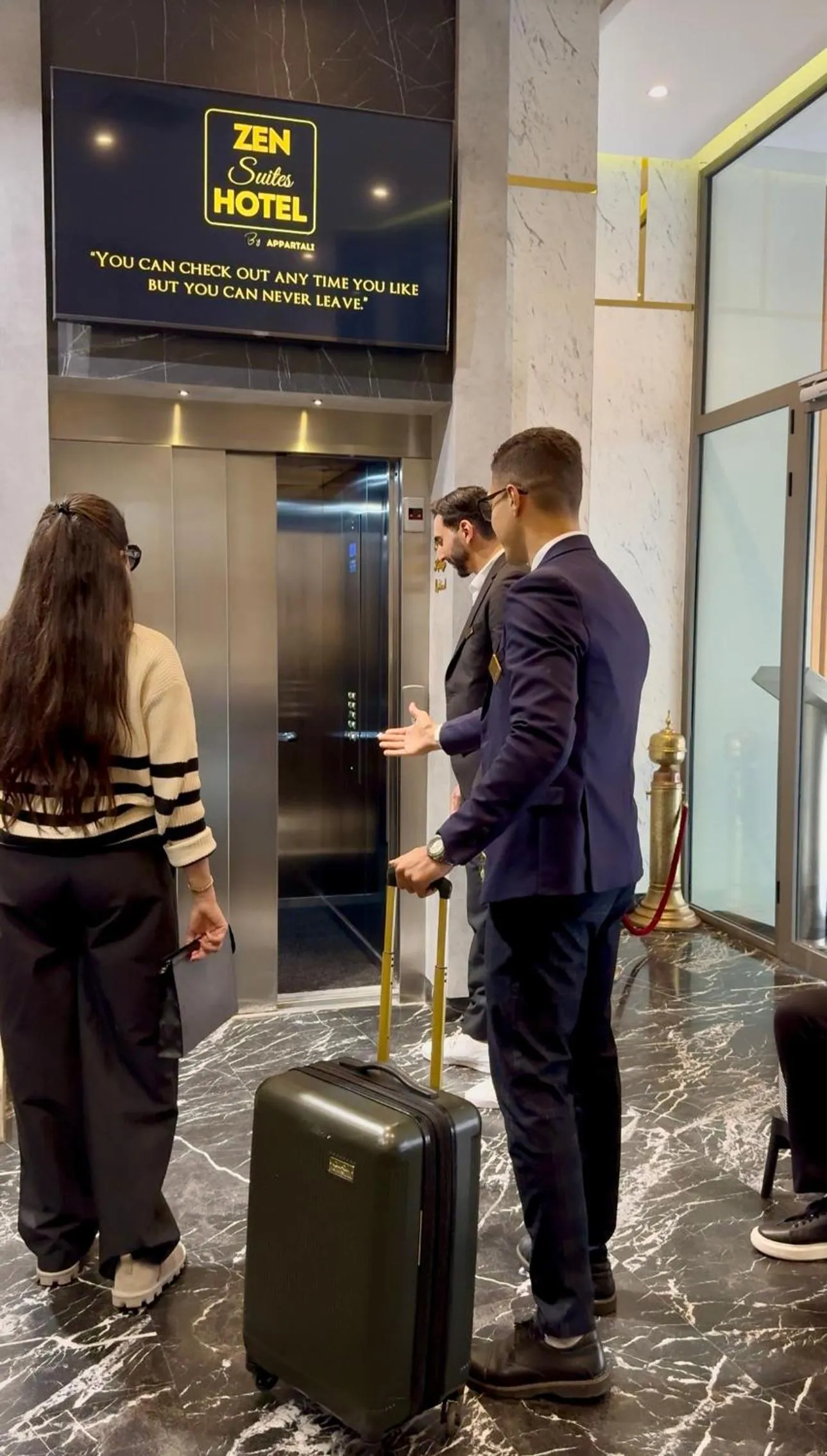 concierge in ZEN Suites Hotel Massira