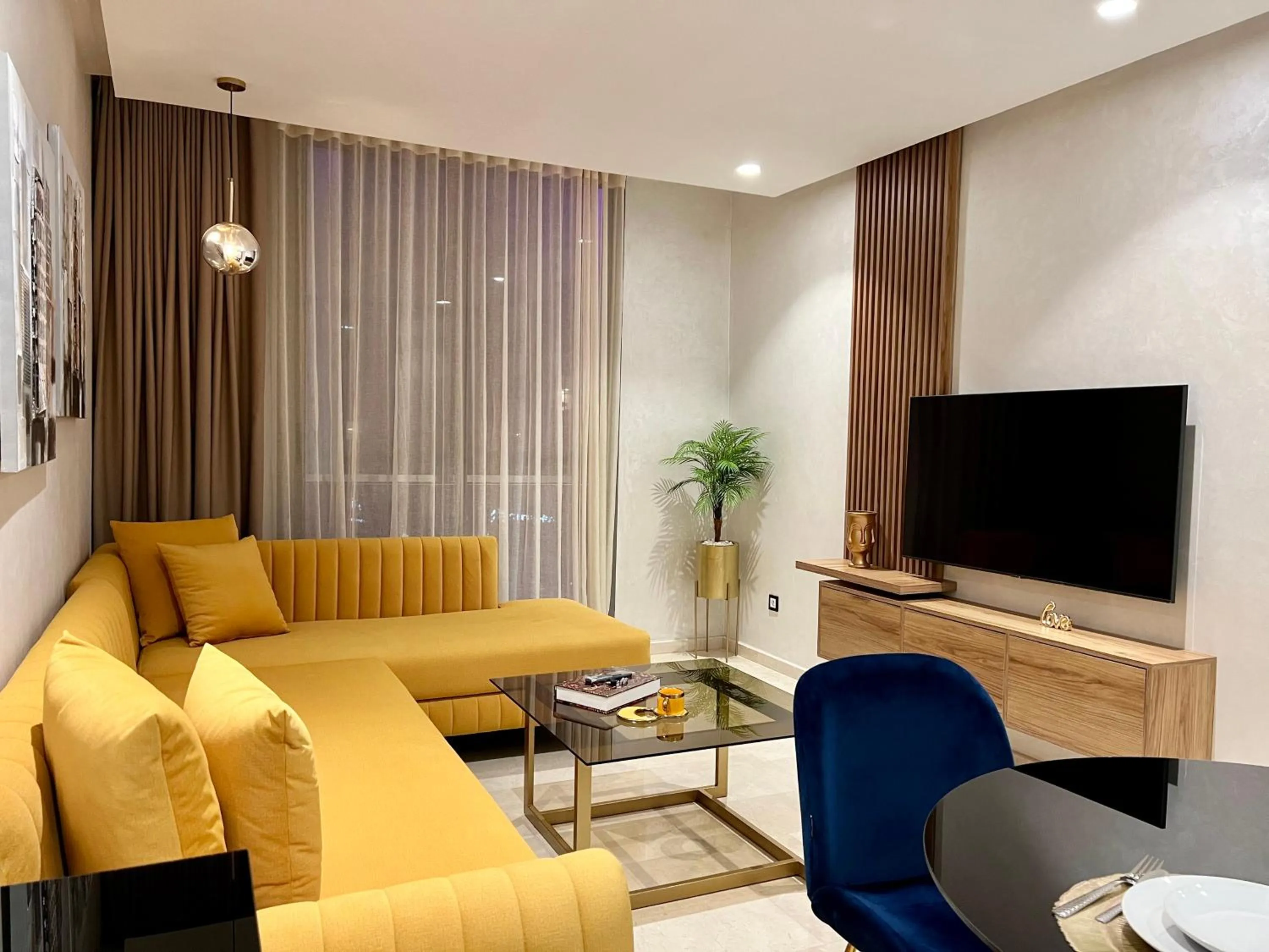 TV and multimedia in ZEN Suites Hotel Massira