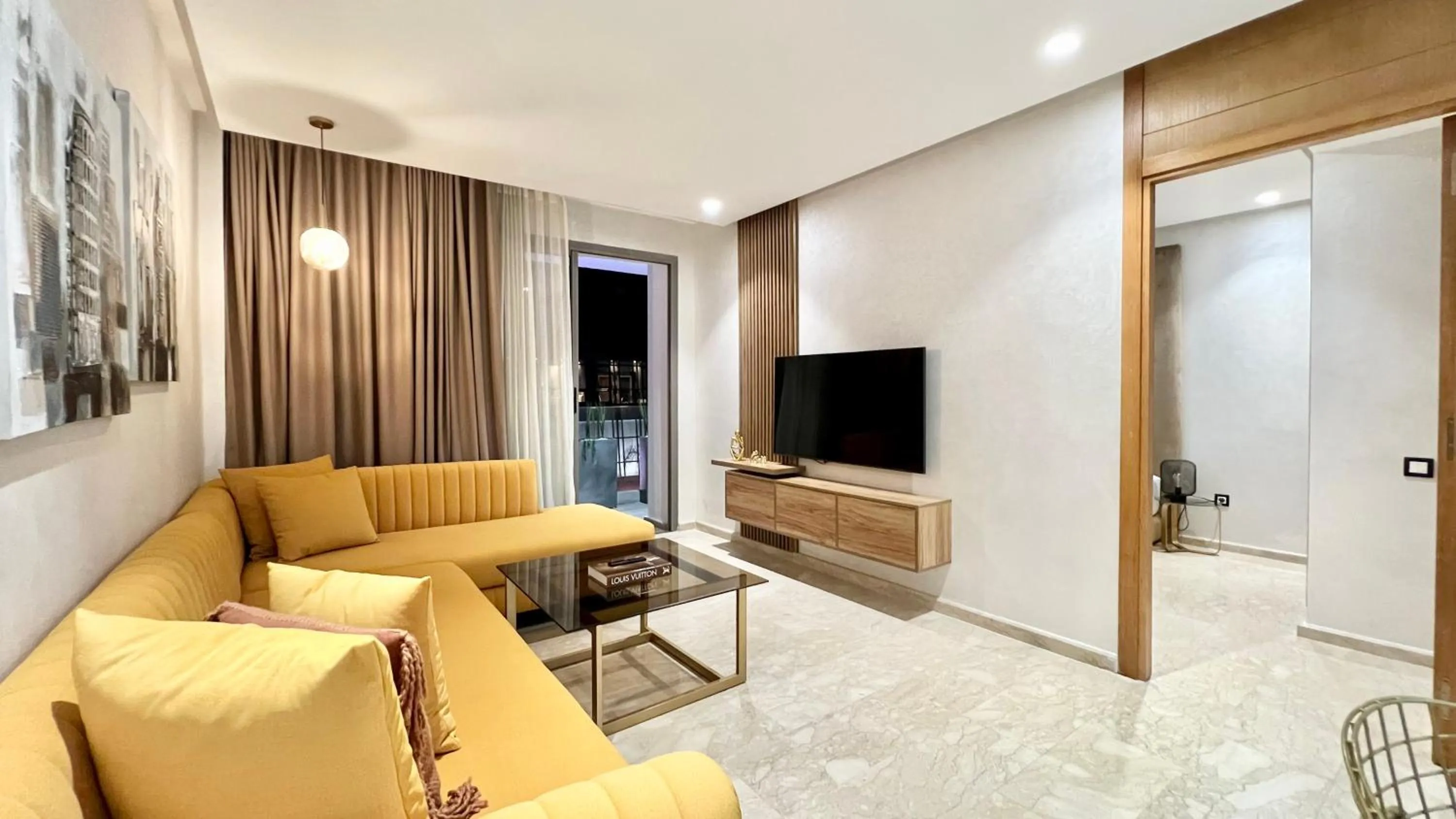 TV and multimedia in ZEN Suites Hotel Massira