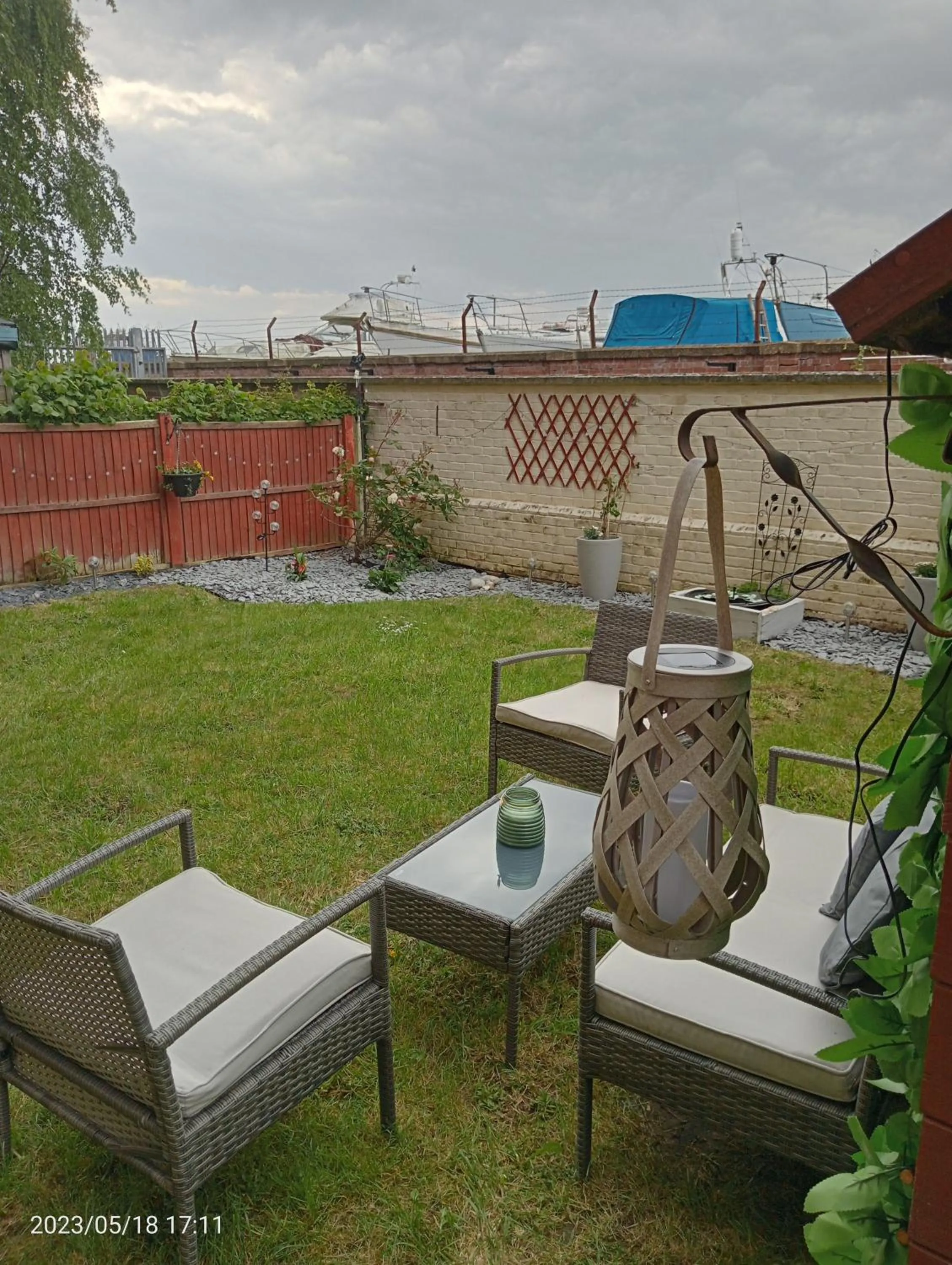 Garden in Beautiful Marina Apartment with private garden, flexible bedrooms with zip & link beds