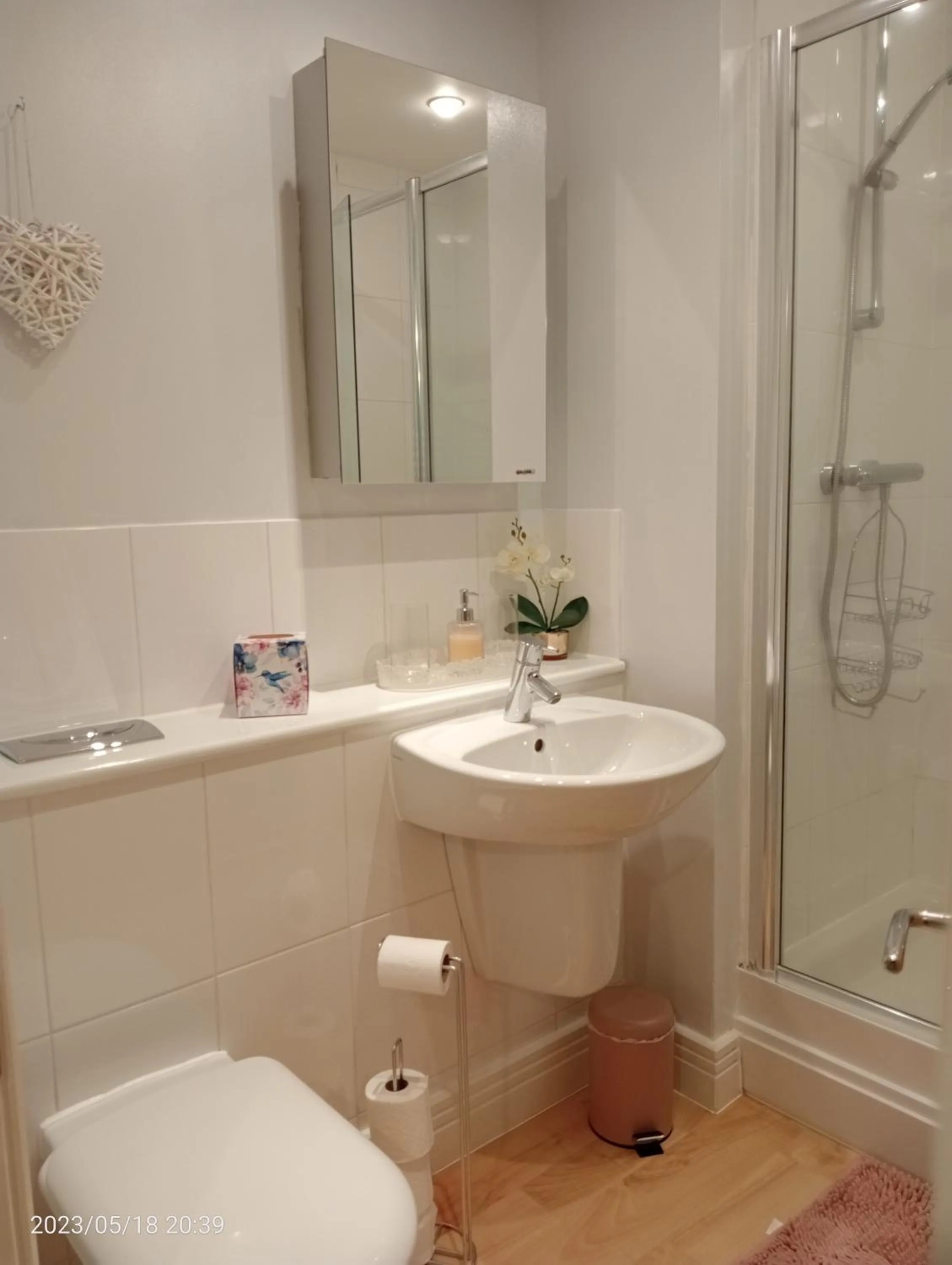 Beautiful Marina Apartment with private garden, flexible bedrooms with zip & link beds