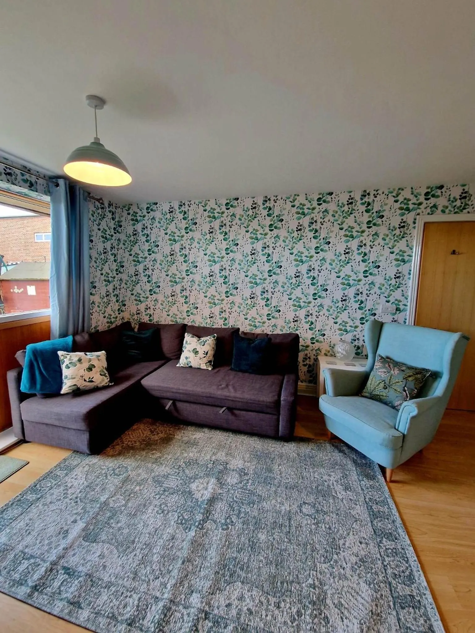 Bed in Beautiful Marina Apartment with private garden, flexible bedrooms with zip & link beds