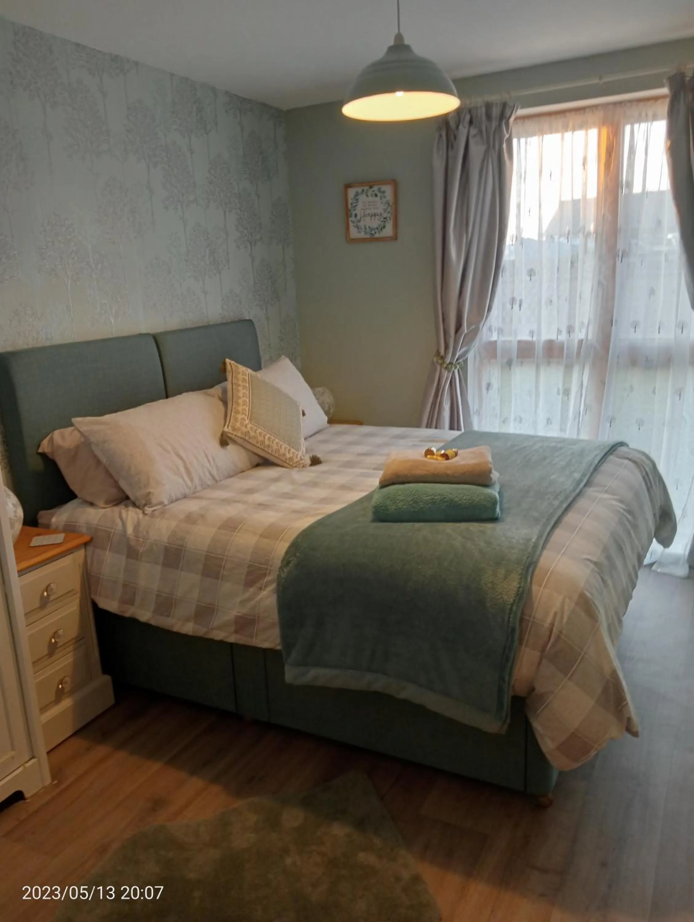 Bed in Beautiful Marina Apartment with private garden, flexible bedrooms with zip & link beds