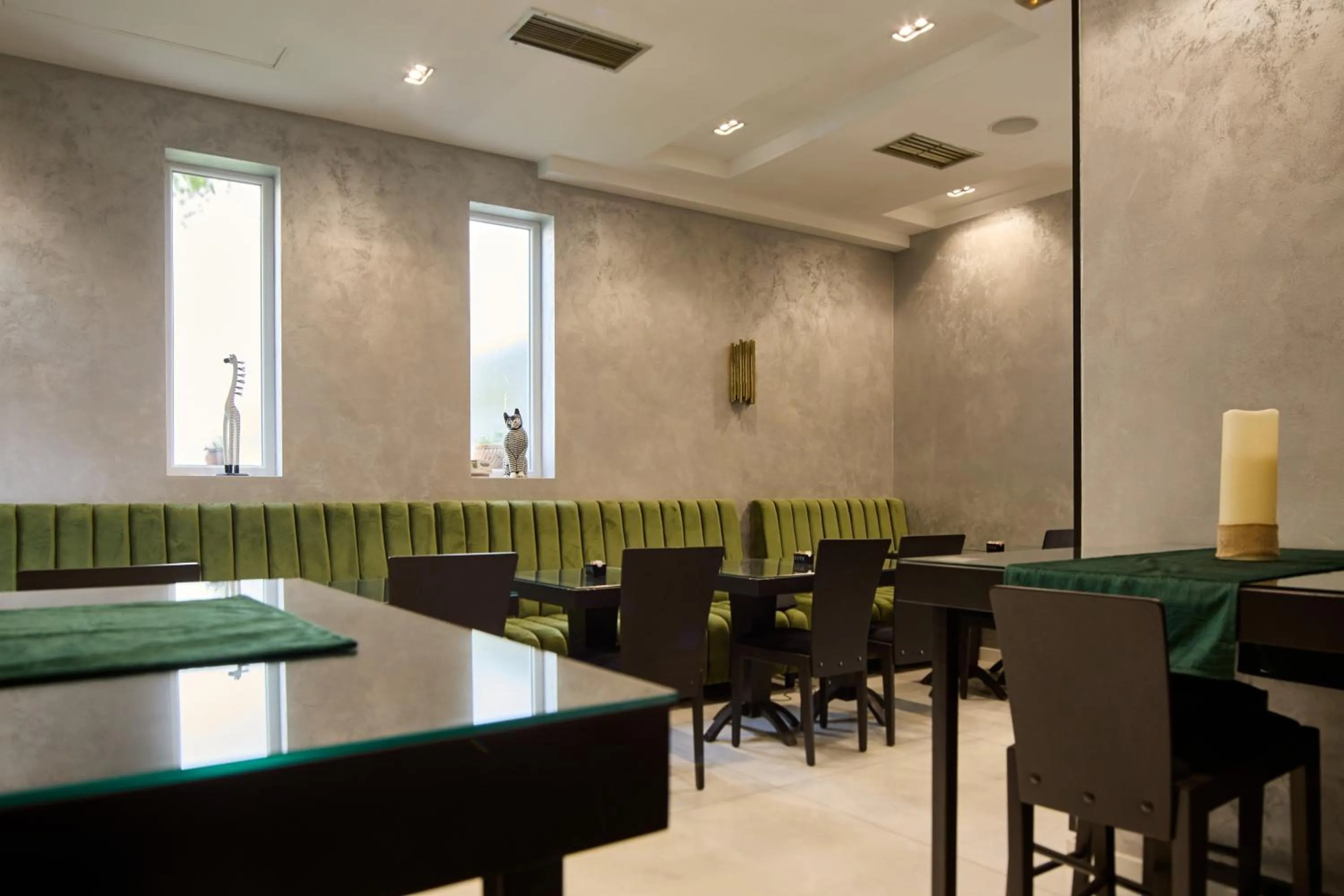 Restaurant/places to eat in Garni Boutique Hotel Arta