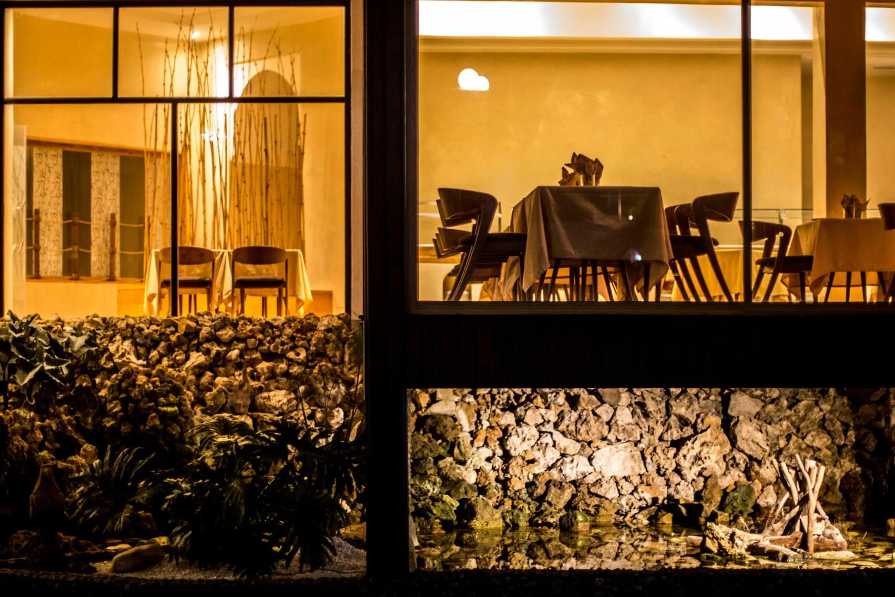 Restaurant/places to eat in Chateau Eden El Rouh & Spa